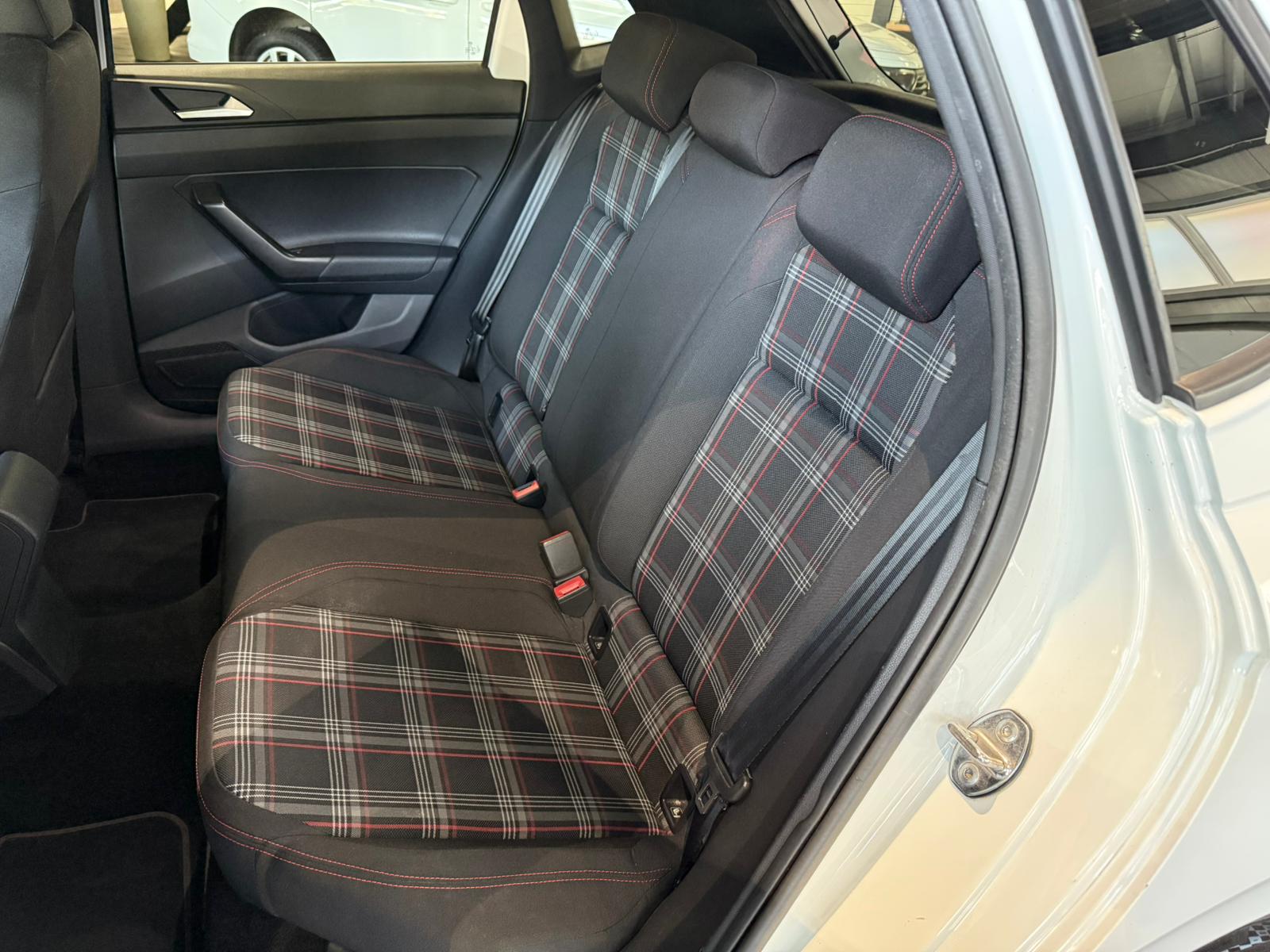 VW Polo 2.0 TSI GTI DSG-image-9