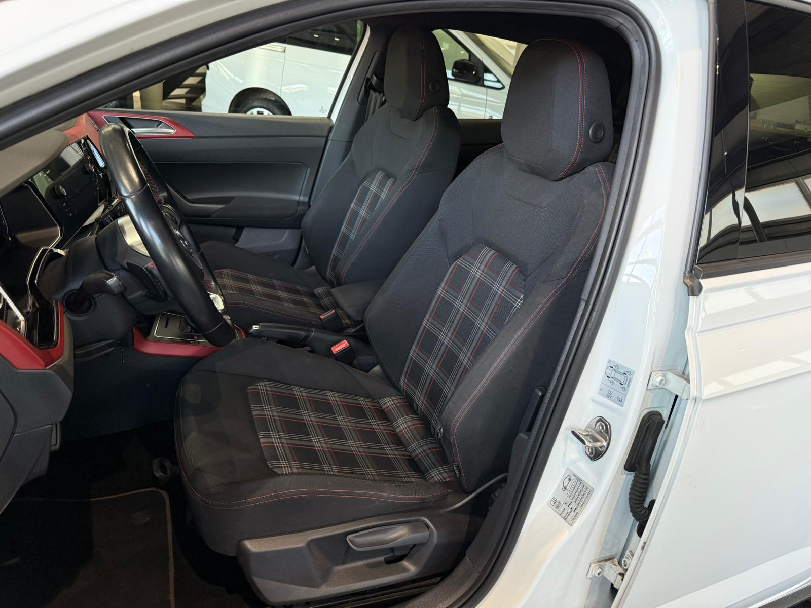 VW Polo 2.0 TSI GTI DSG-image-8