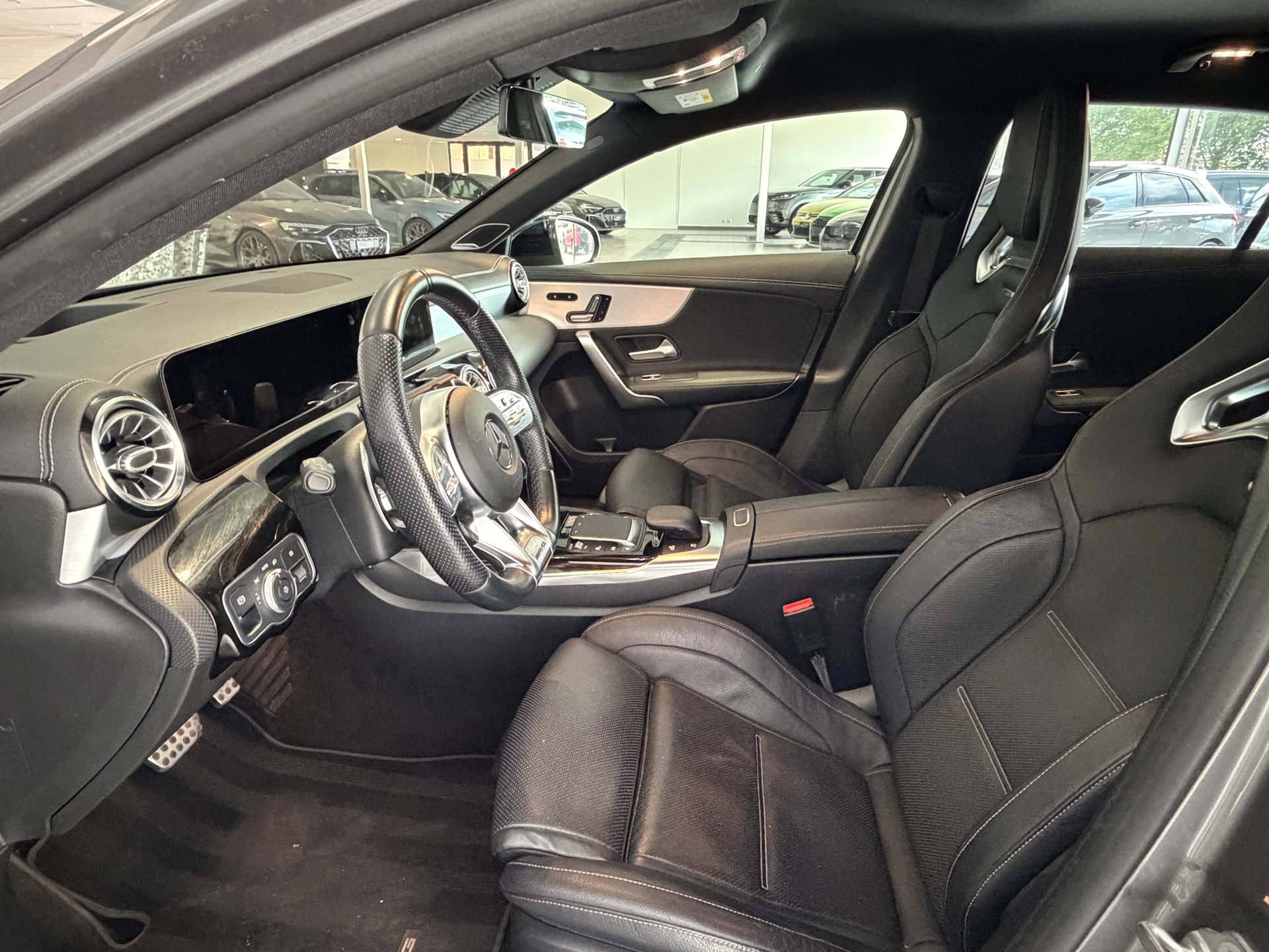 MERCEDES-BENZ A 45 S AMG 4Matic+ Speedshift-image-16