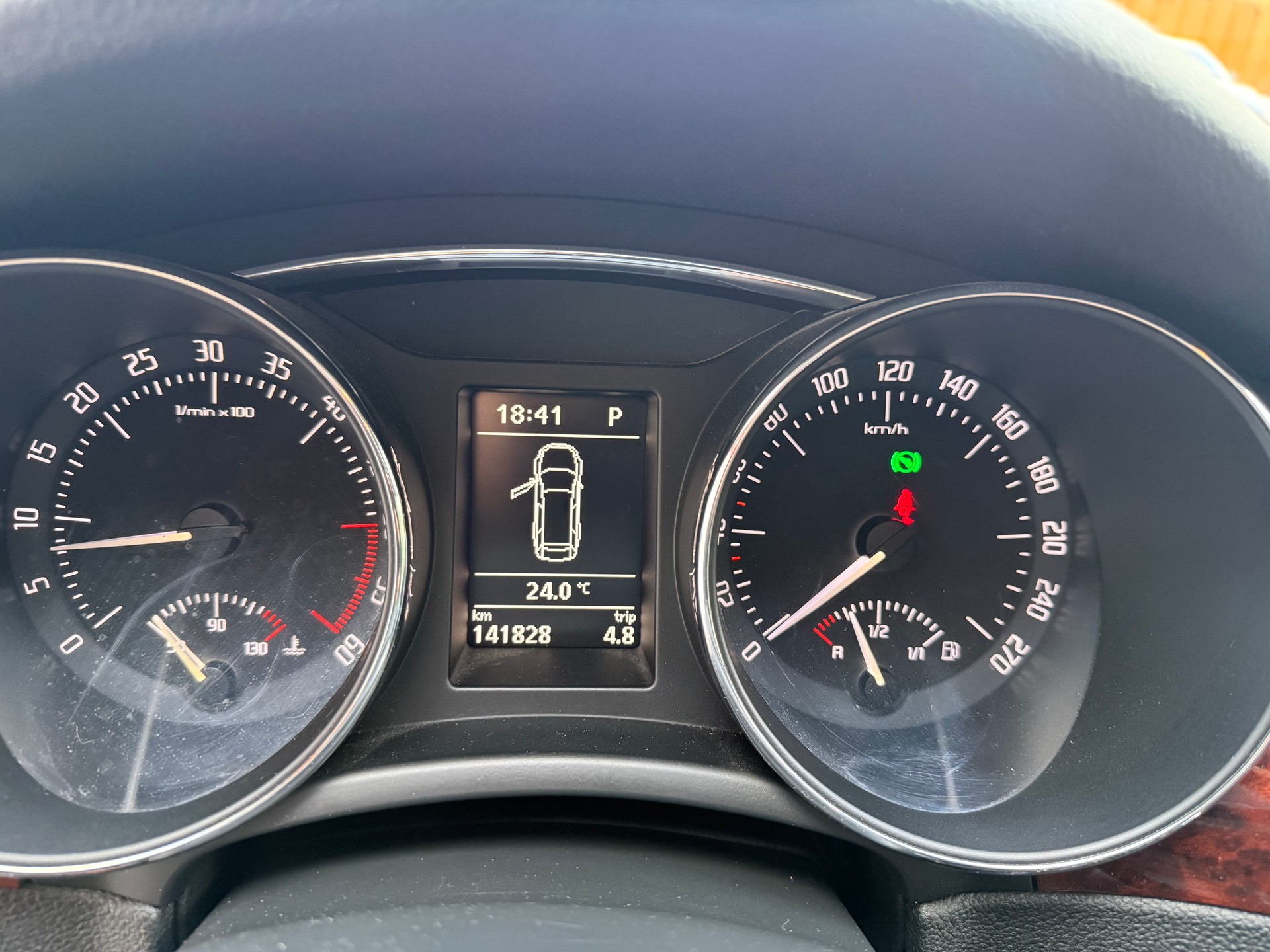 SKODA Superb Combi 2.0 TDi AllDrive4x4 DSG-image-22