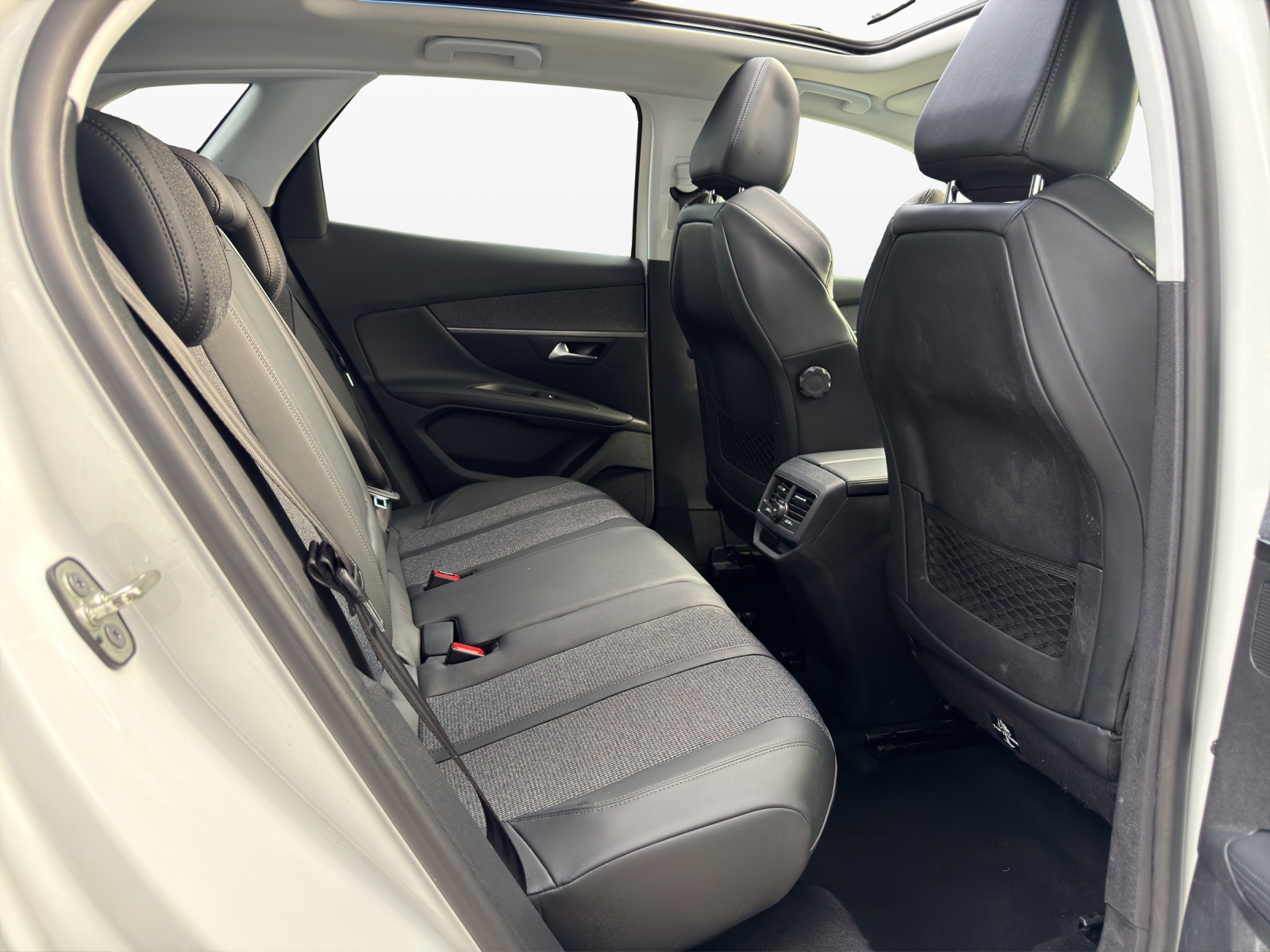 PEUGEOT 3008 1.6 THP Allure EAT-image-18