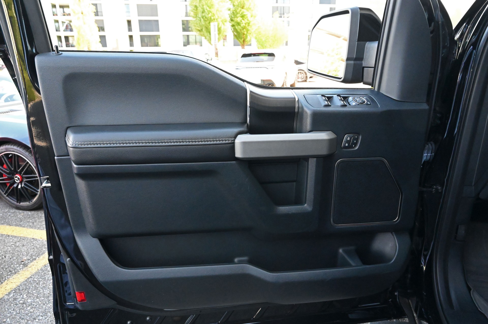 FORD F-150 Raptor SuperCab 3.5 EcoBoost V6 4x4-image-19