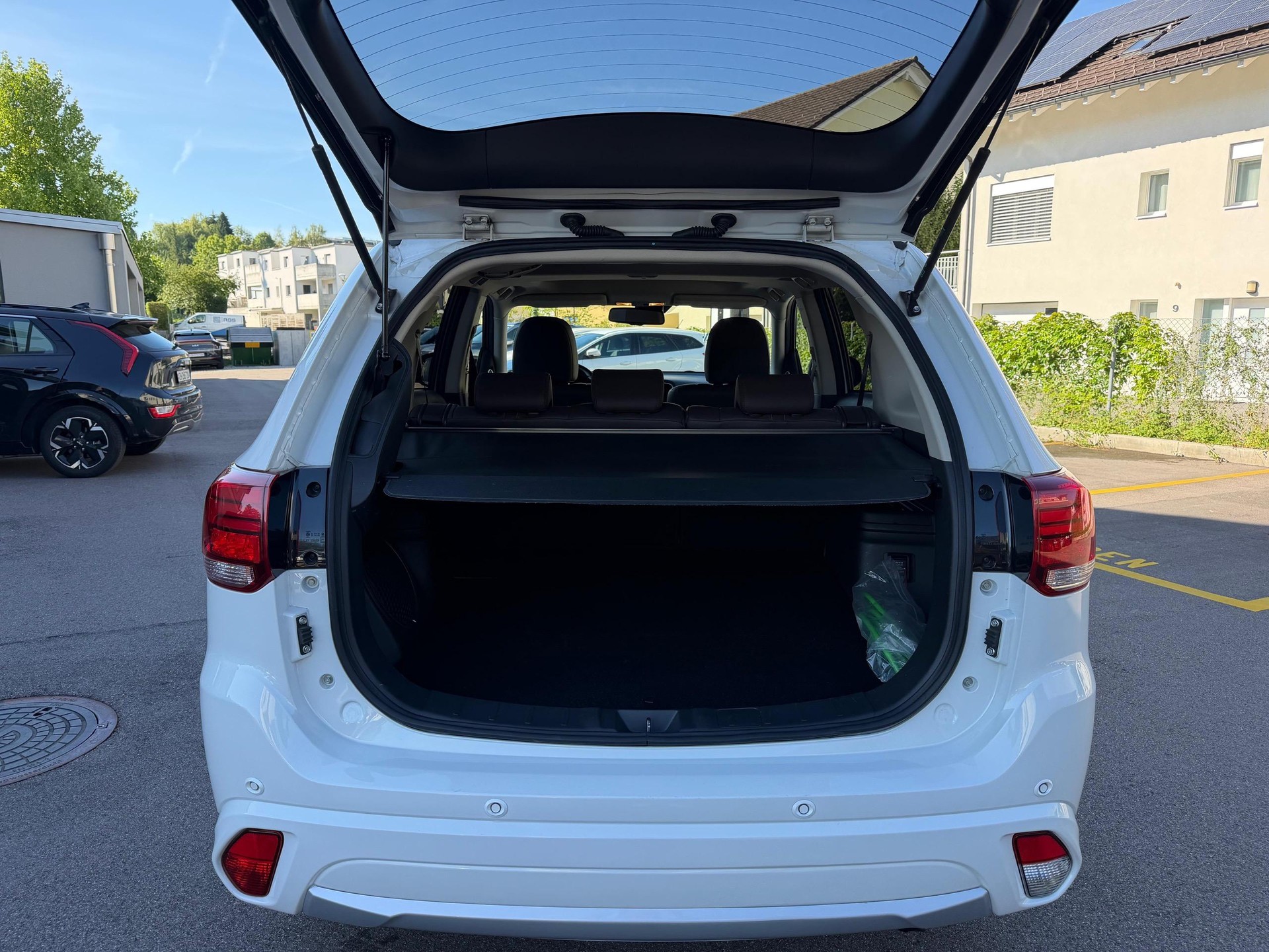 MITSUBISHI Outlander 2.0 PHEV Diamond-image-13
