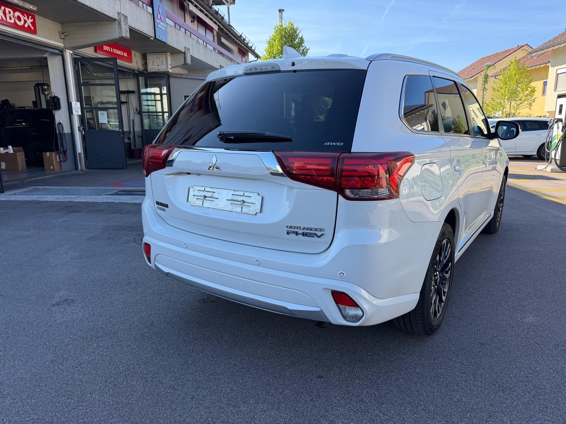 MITSUBISHI Outlander 2.0 PHEV Diamond-image-4
