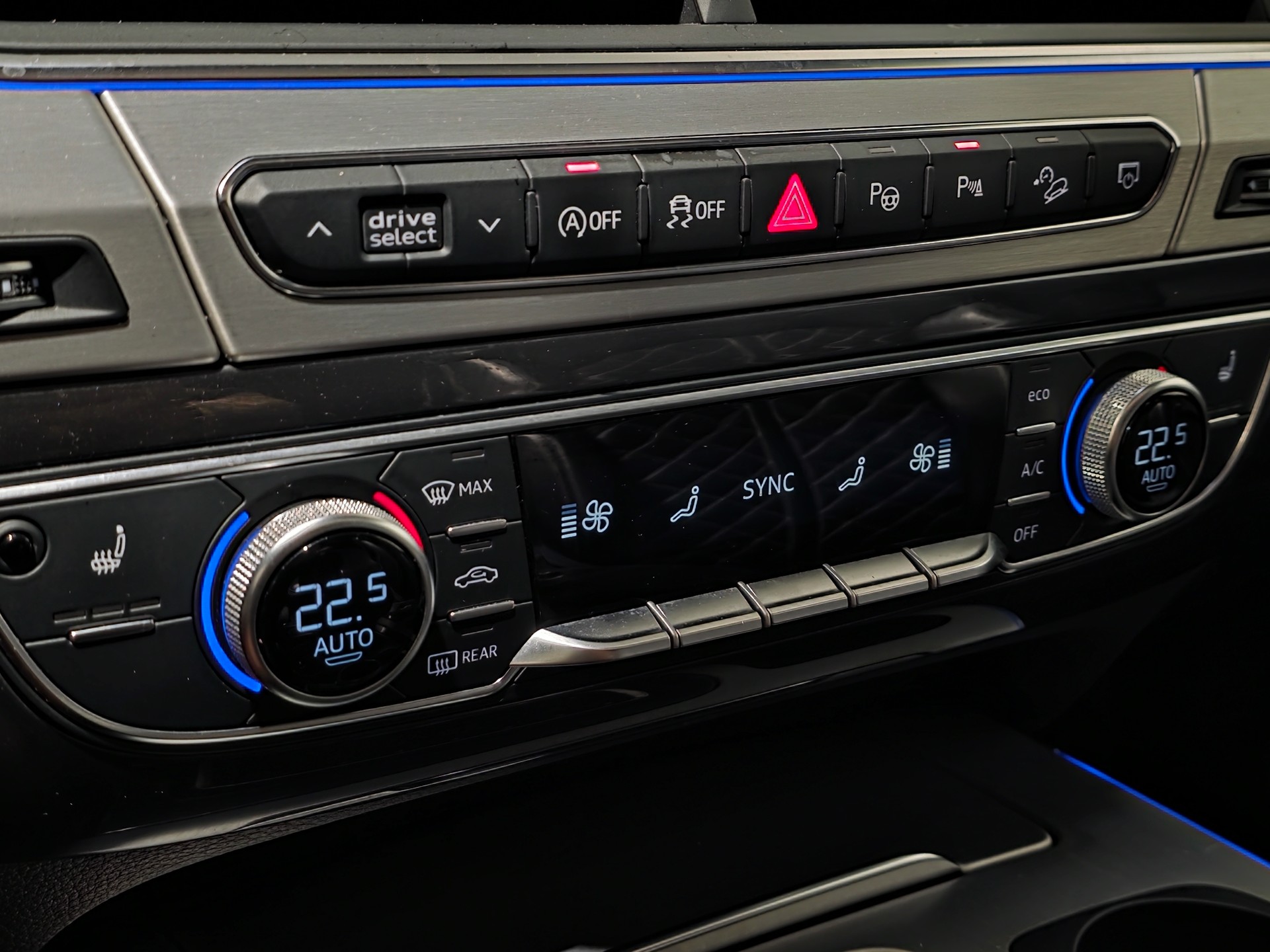 AUDI SQ7 4.0 TDI quattro tiptronic-image-12