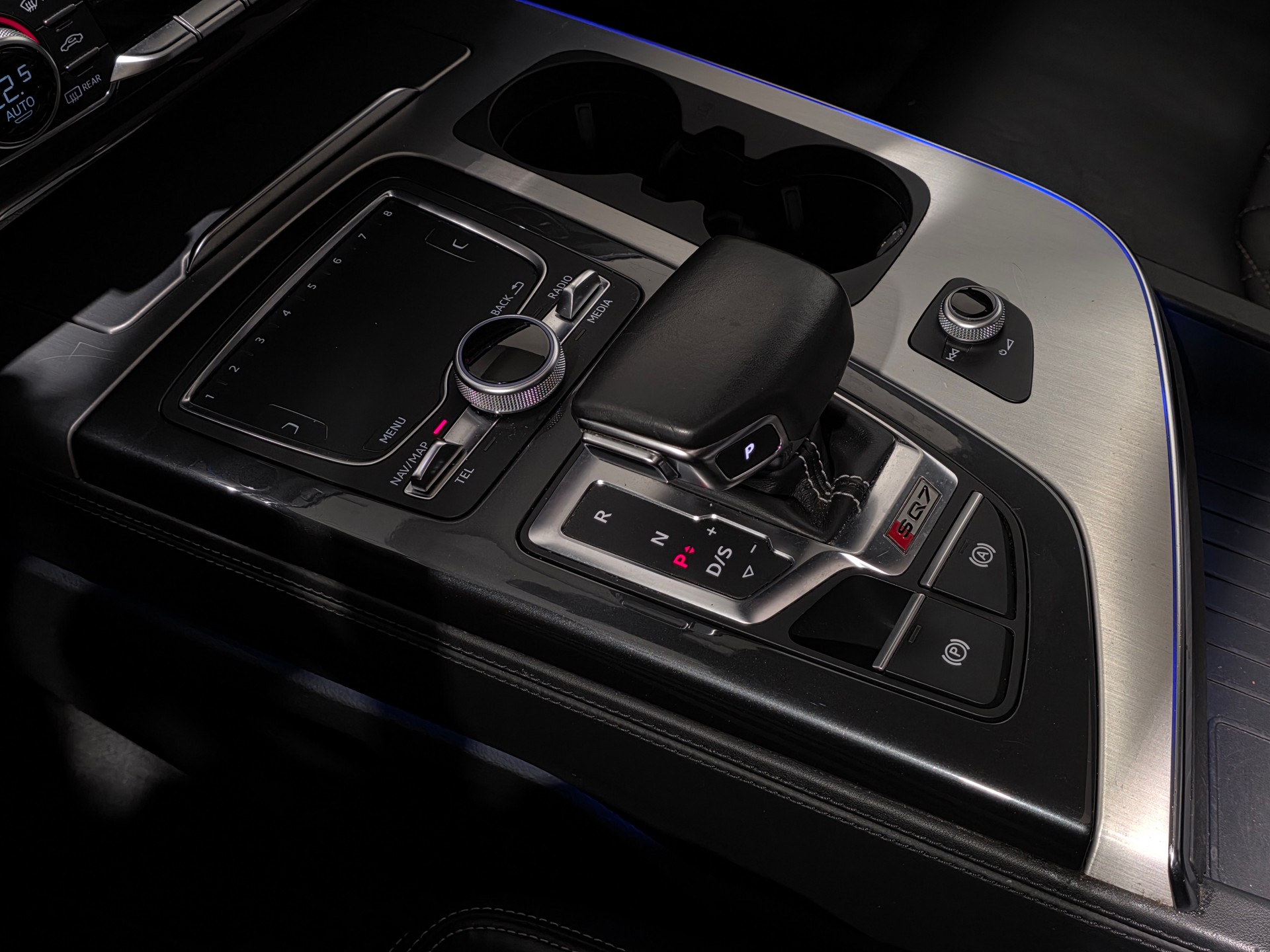 AUDI SQ7 4.0 TDI quattro tiptronic-image-13