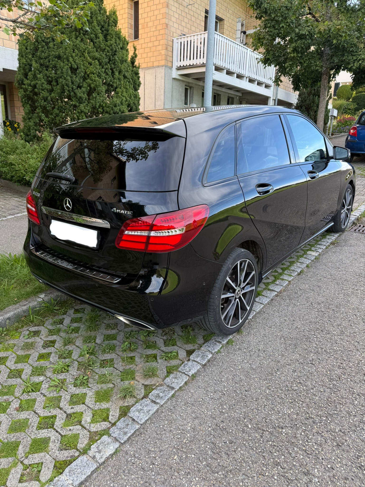 MERCEDES-BENZ B 220 4Matic | Apple CarPlay | Night-Paket | Assistente | Ambientebeleuchtung | Sitzheizung-image-3