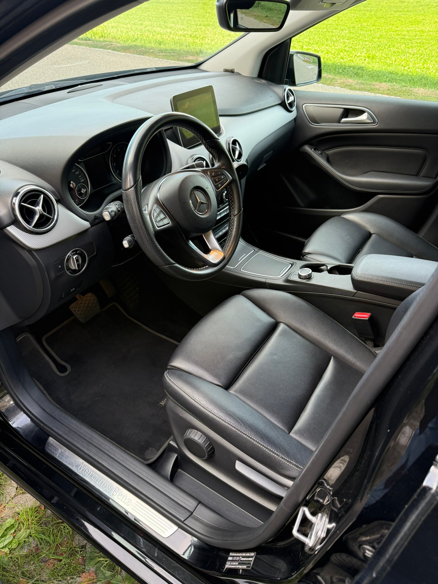 MERCEDES-BENZ B 220 4Matic | Apple CarPlay | Night-Paket | Assistente | Ambientebeleuchtung | Sitzheizung-image-12