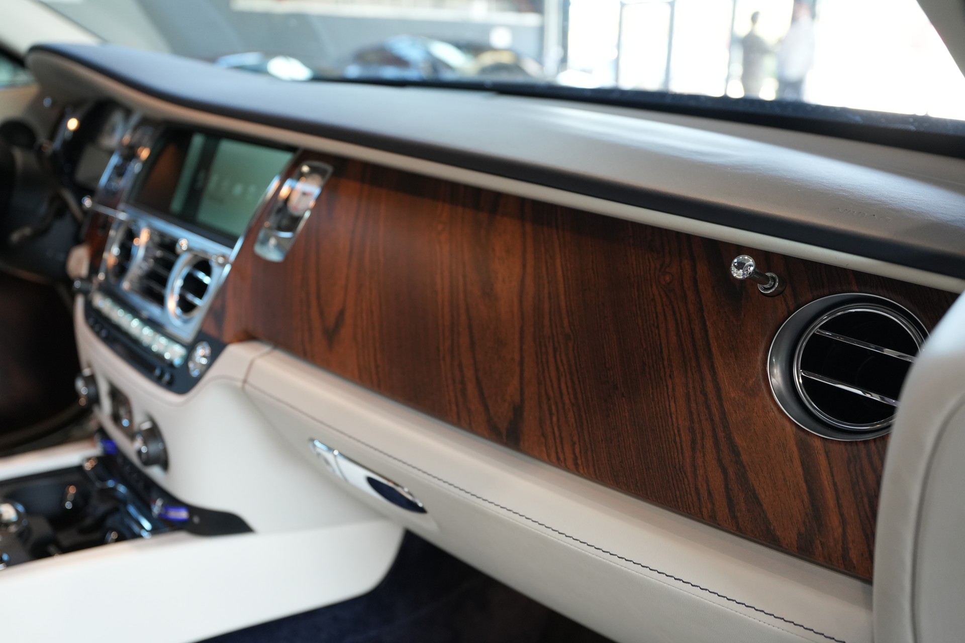 ROLLS-ROYCE Wraith 6.6 V12-image-12