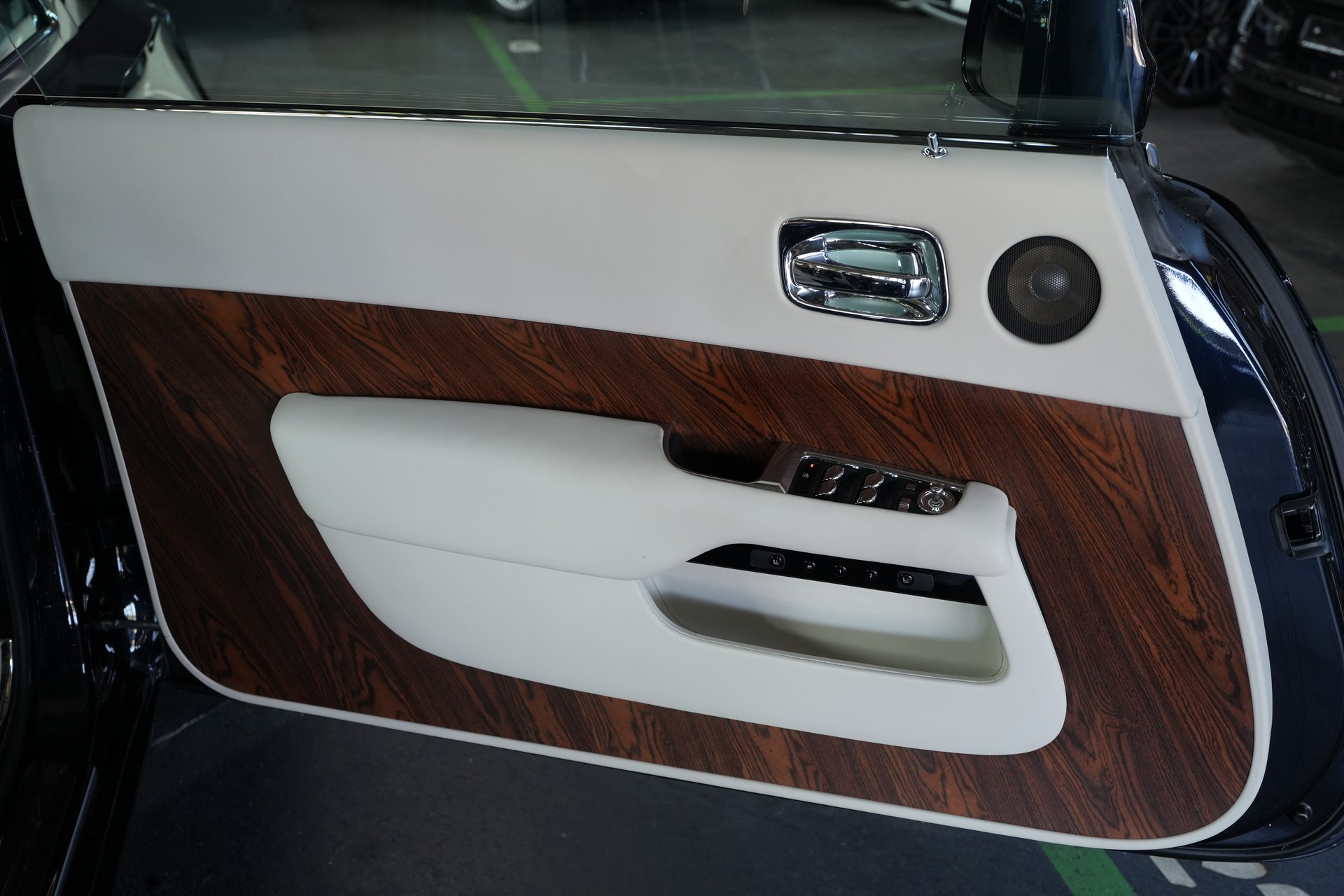 ROLLS-ROYCE Wraith 6.6 V12-image-7