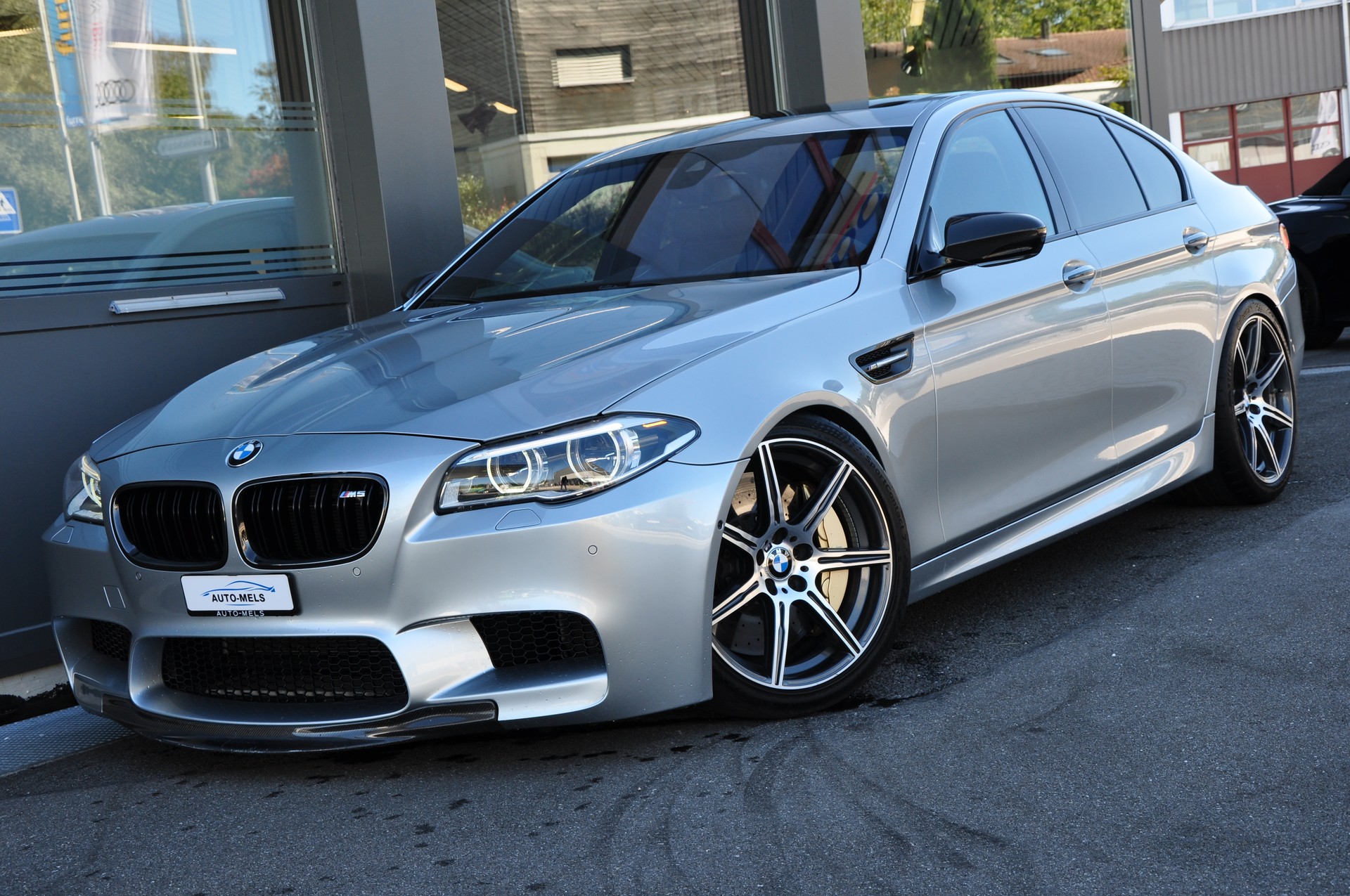 BMW M5 Drivelogic-showroom-element-1