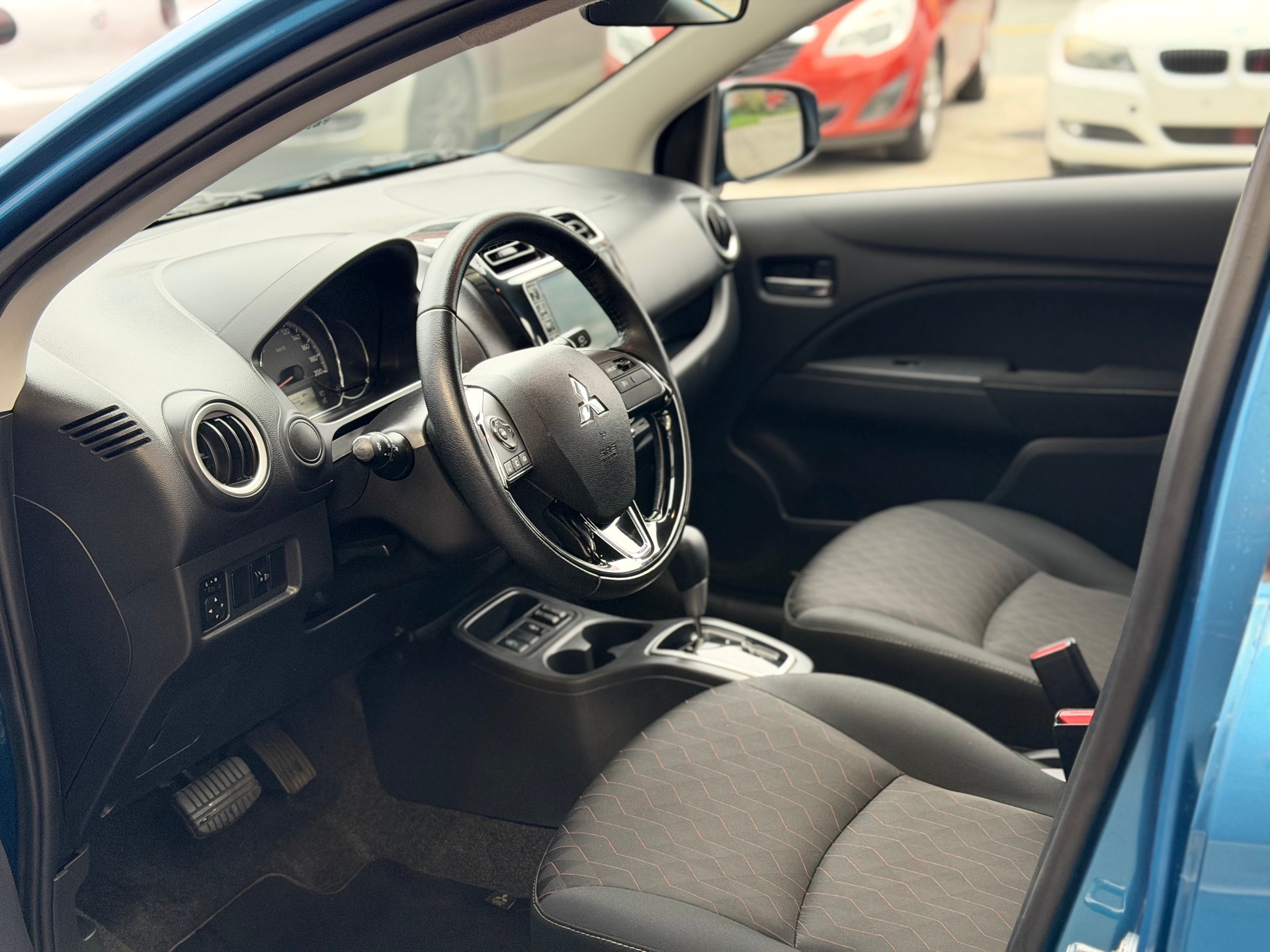 MITSUBISHI Space Star 1.2 CVT Invite-image-4