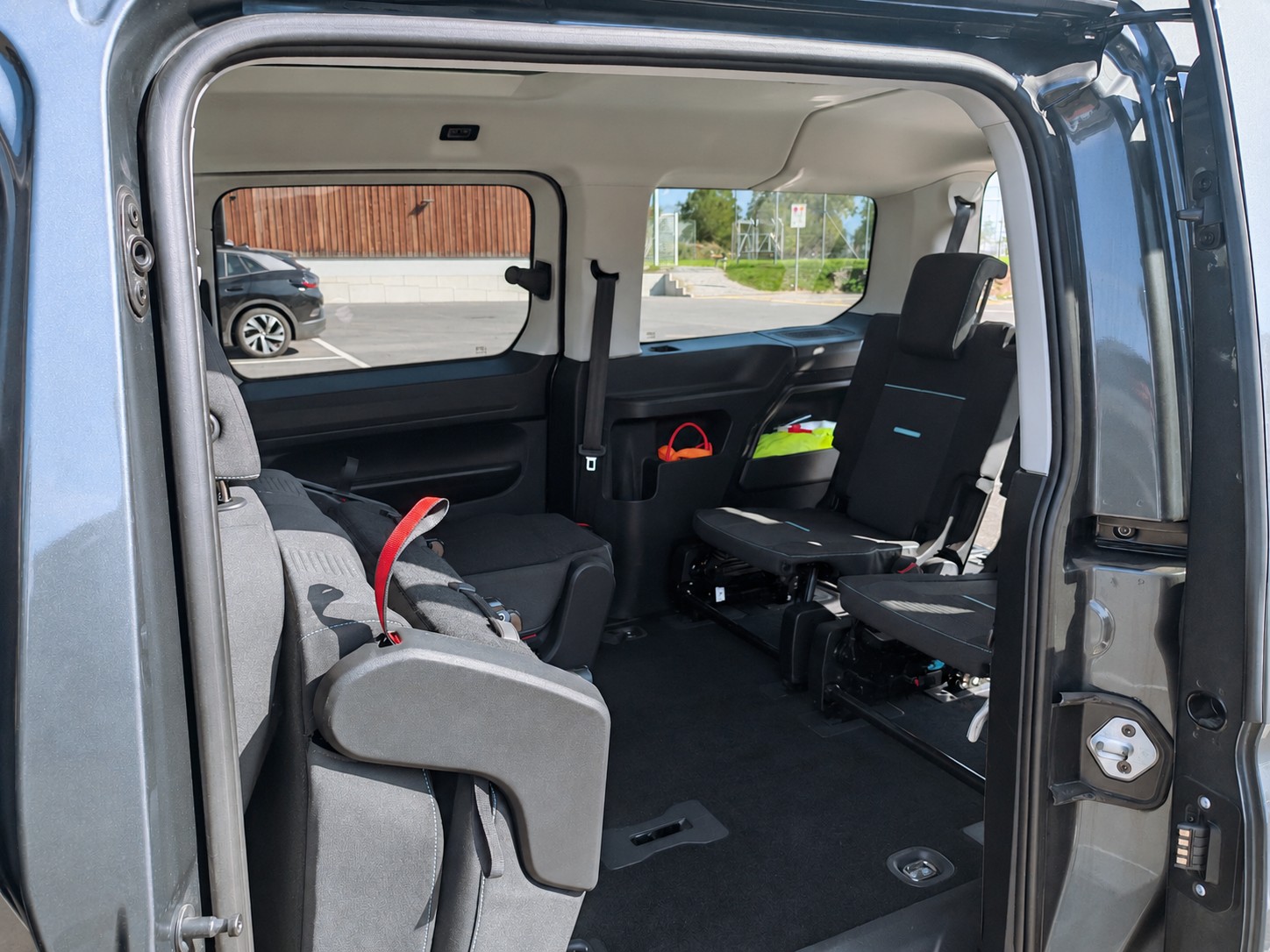 FORD GRAND TOURNEO CONNECT-image-13