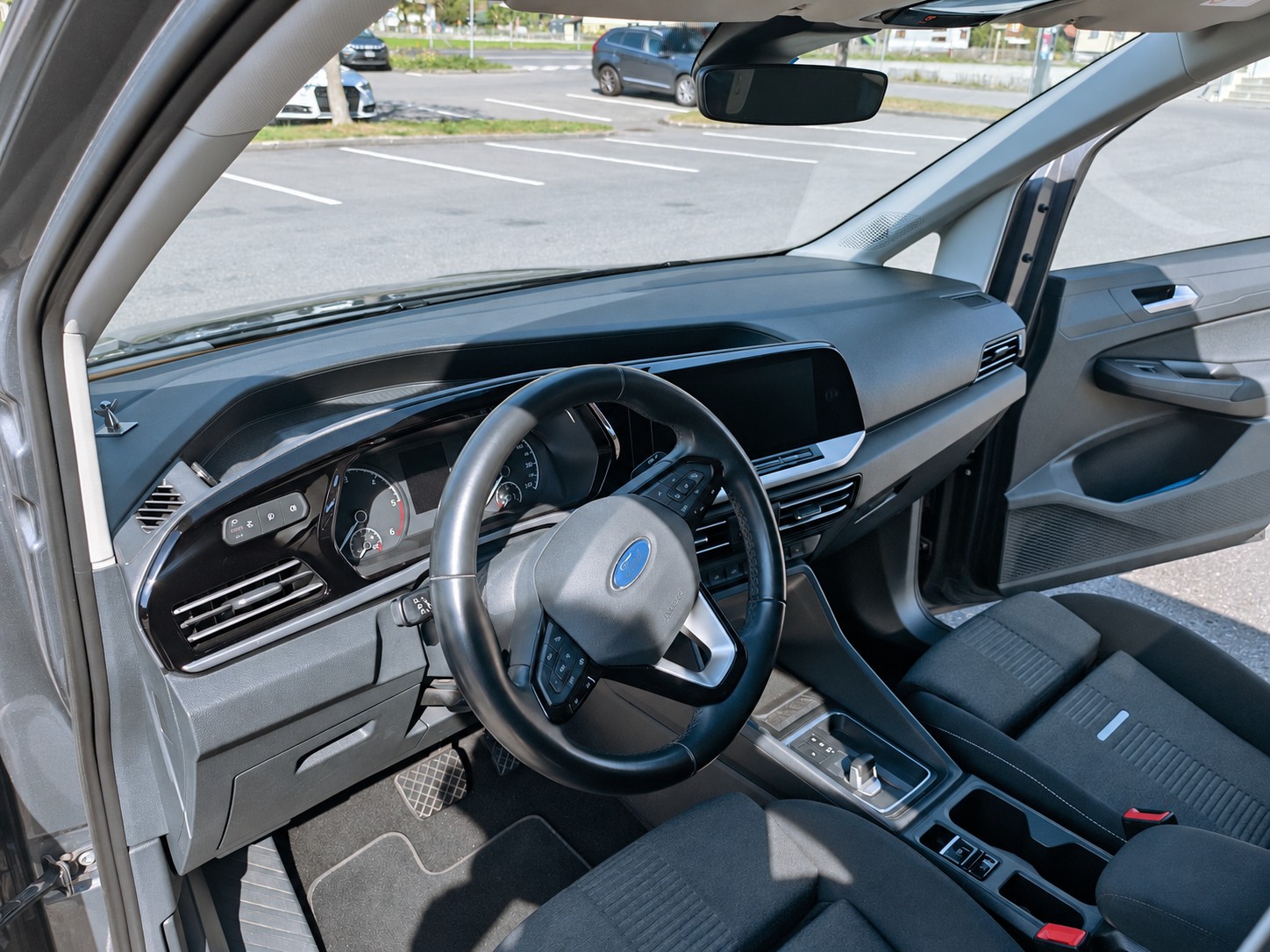 FORD GRAND TOURNEO CONNECT-image-17
