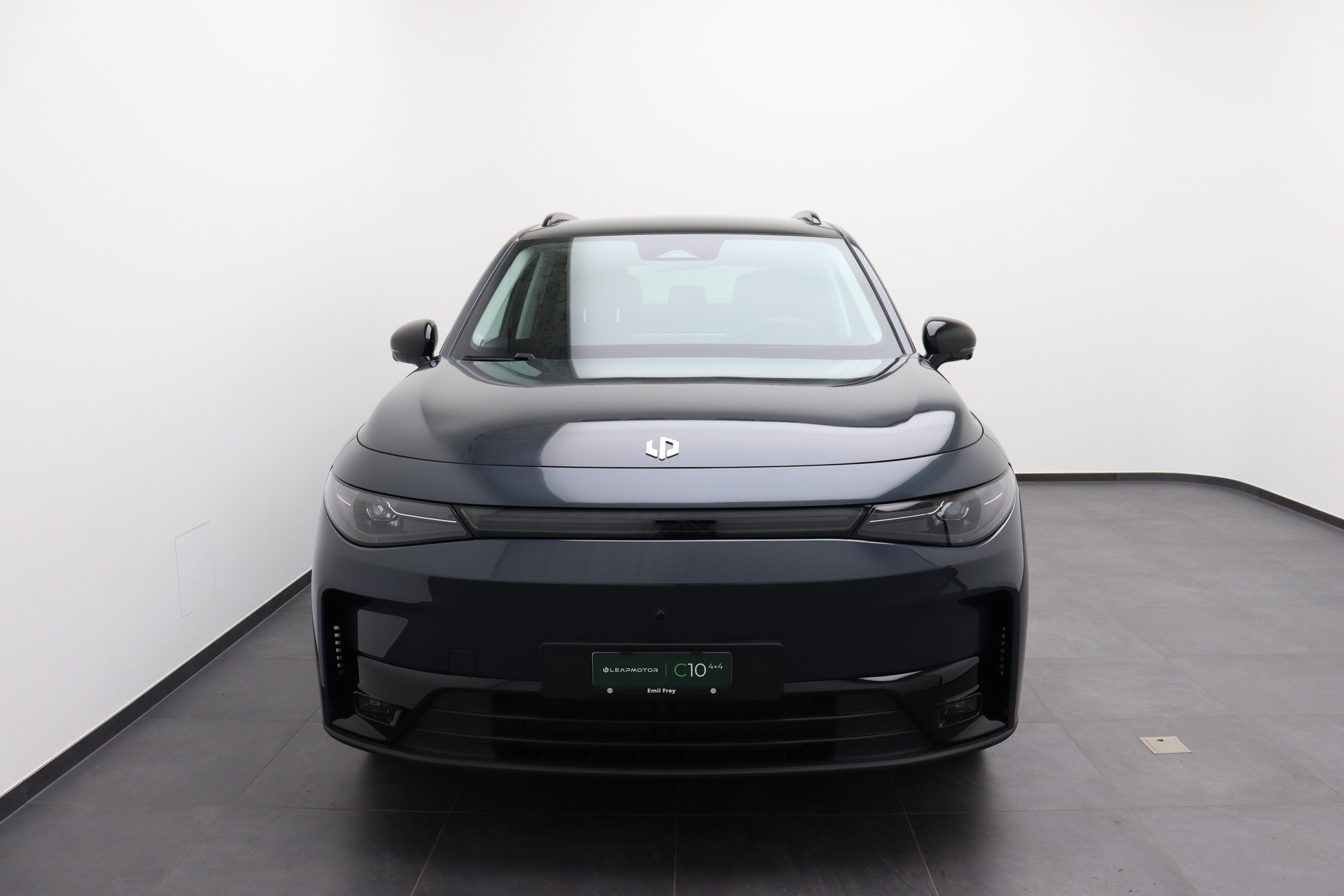 LEAPMOTOR C10 EV AWD-showroom-element-1
