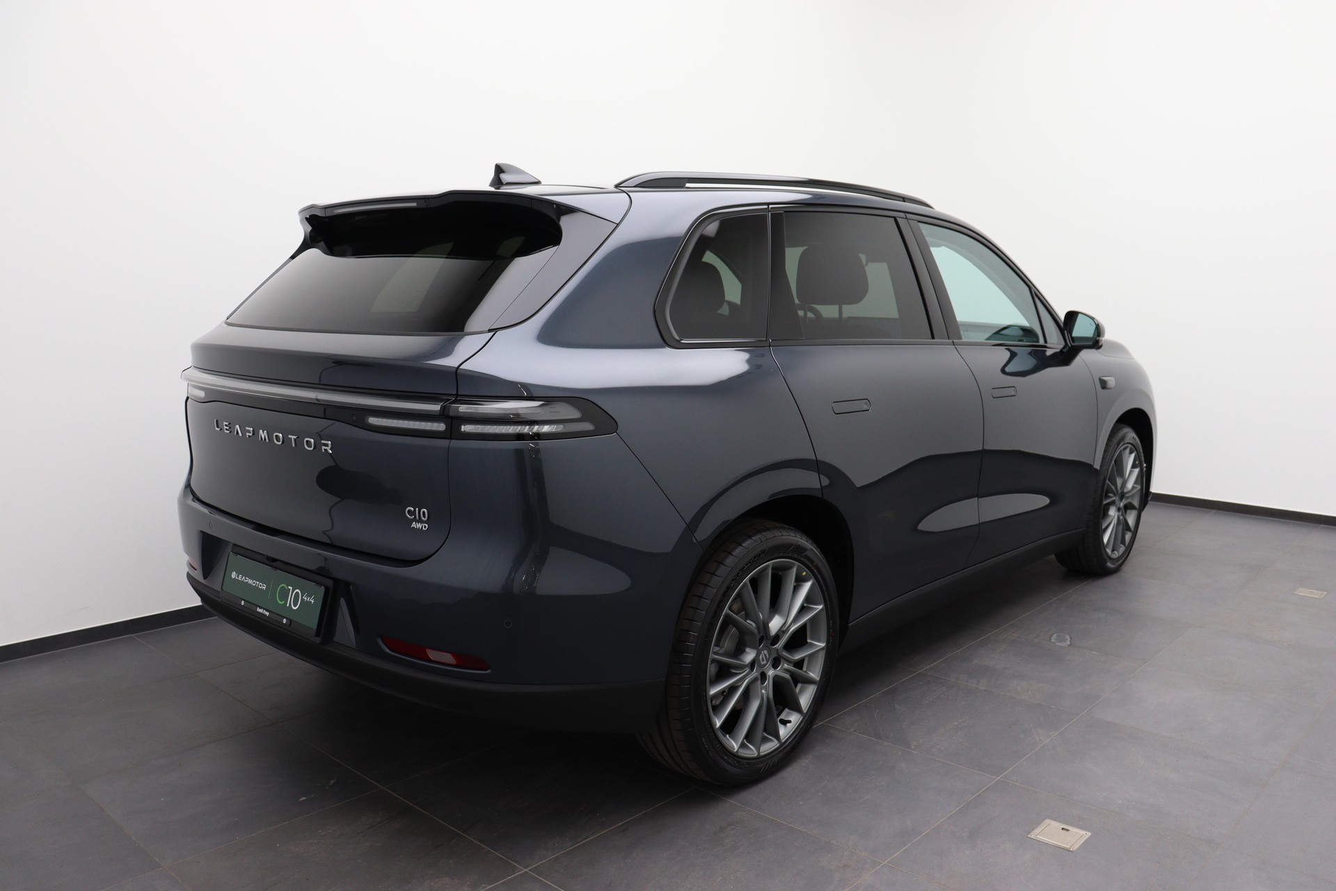 LEAPMOTOR C10 EV AWD-showroom-element-3