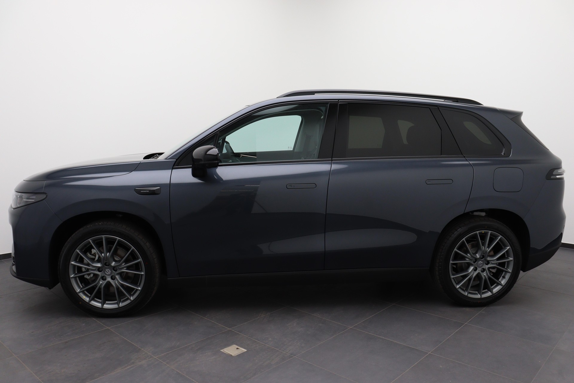 LEAPMOTOR C10 EV AWD-showroom-element-2