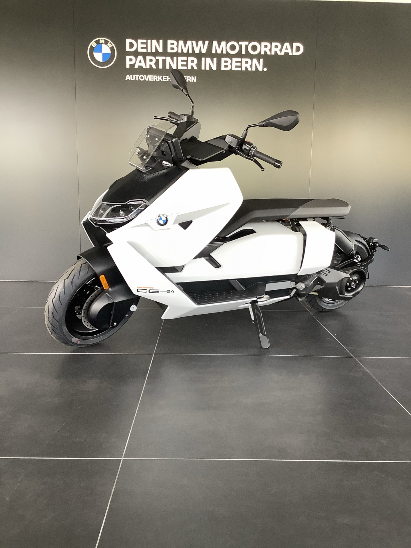 BMW CE 04-image-2