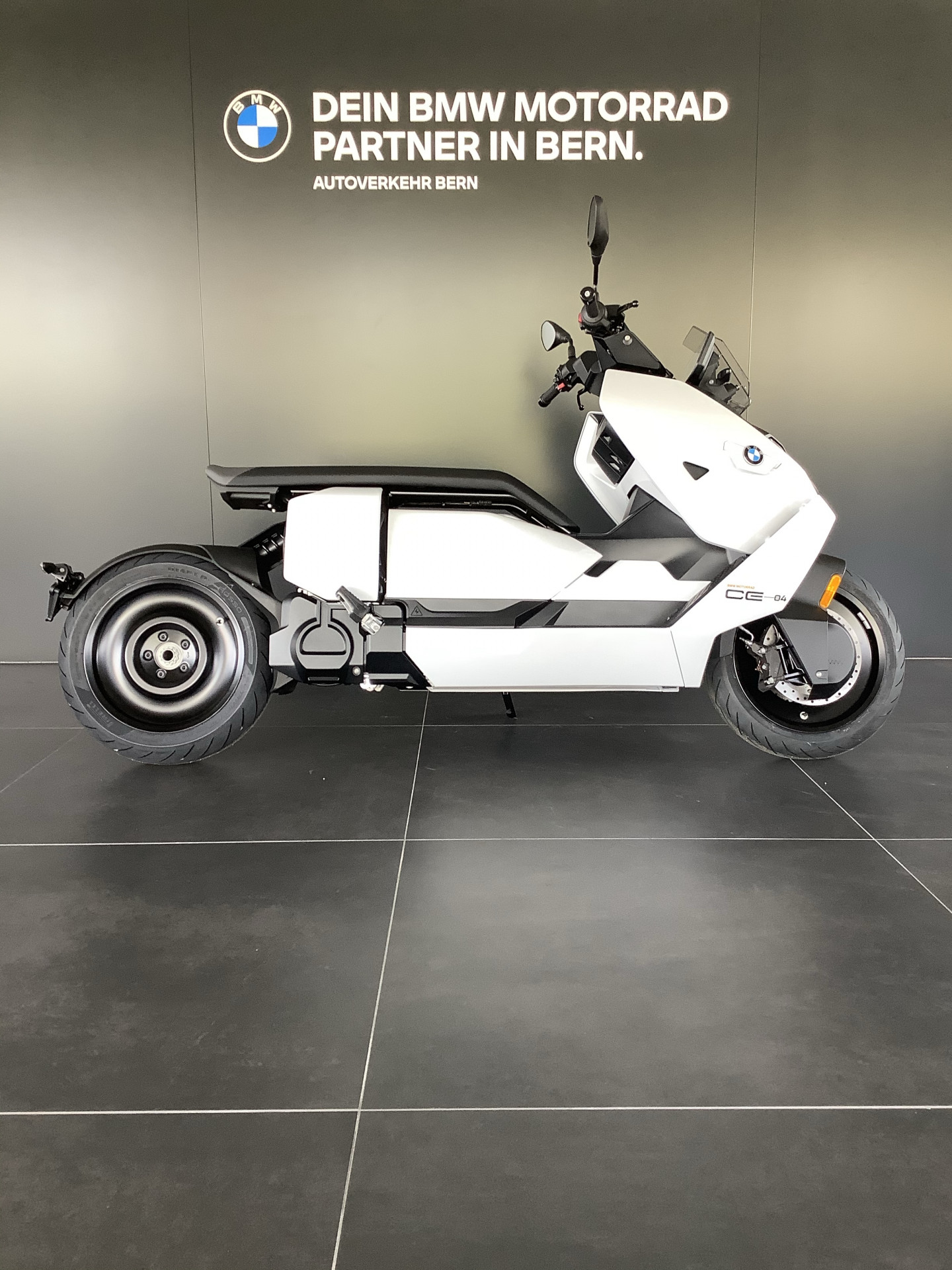 BMW CE 04-image-0