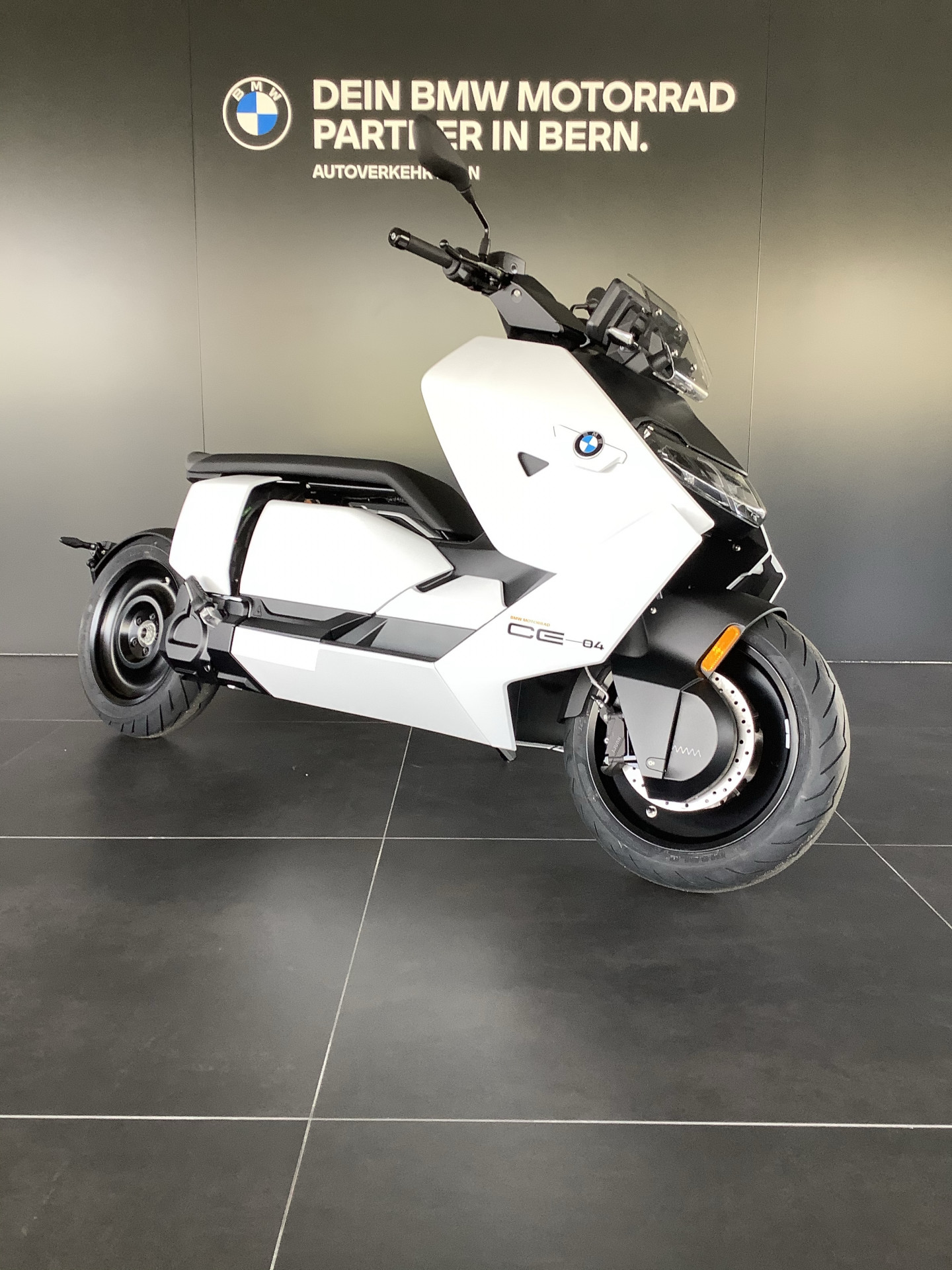 BMW CE 04-image-1