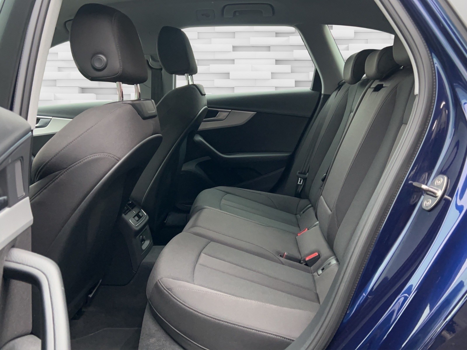 AUDI A4 Avant 40 TDI S line S-tronic-image-13