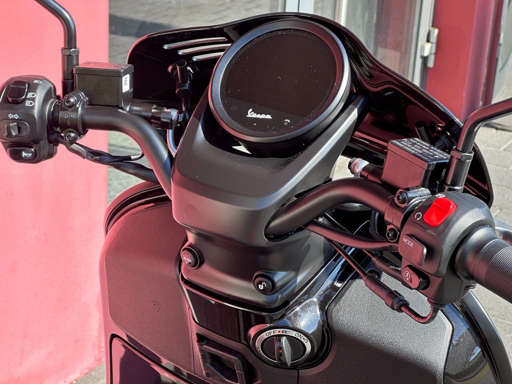 PIAGGIO Vespa GTV 300 ABS-image-1