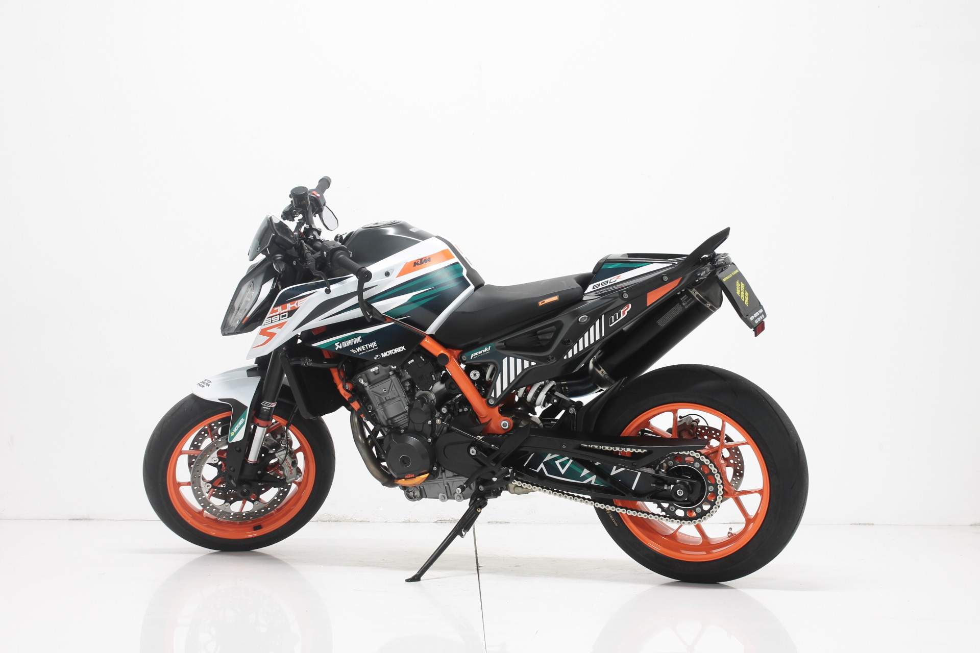 KTM 890 Duke R-image-3