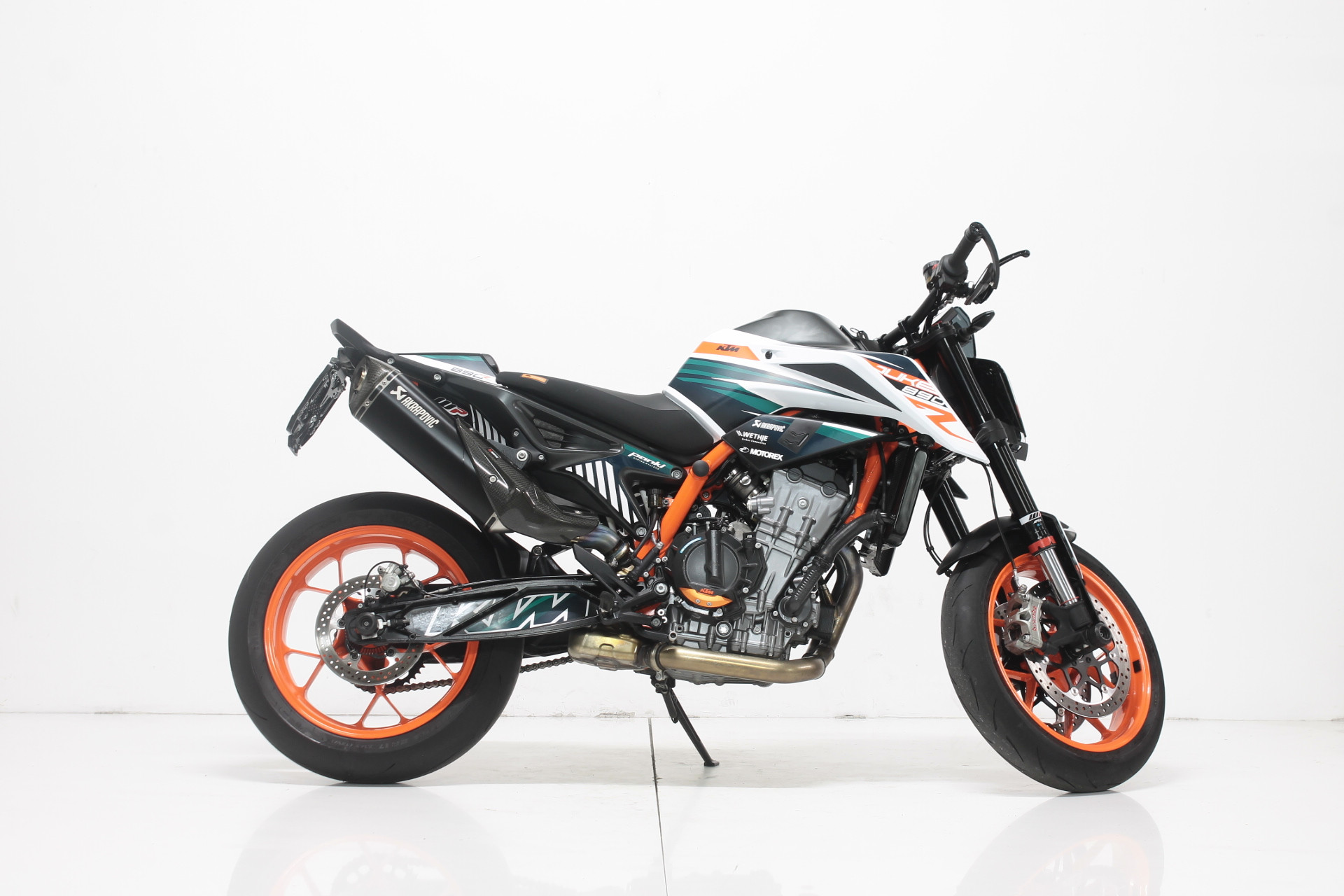 KTM 890 Duke R-image-1