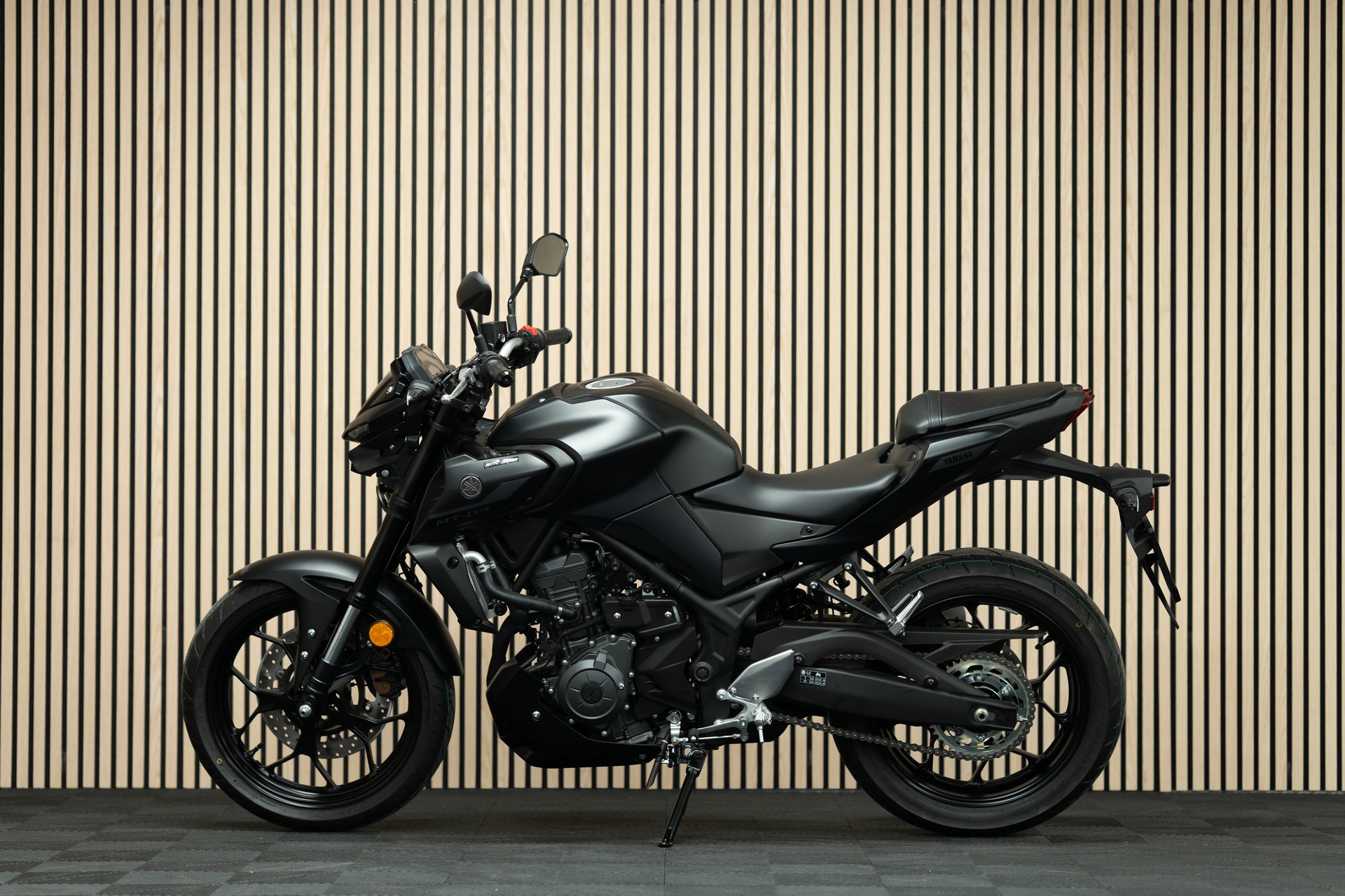 YAMAHA MT-03 mit Fahrwerkstieferlegung-showroom-element-1