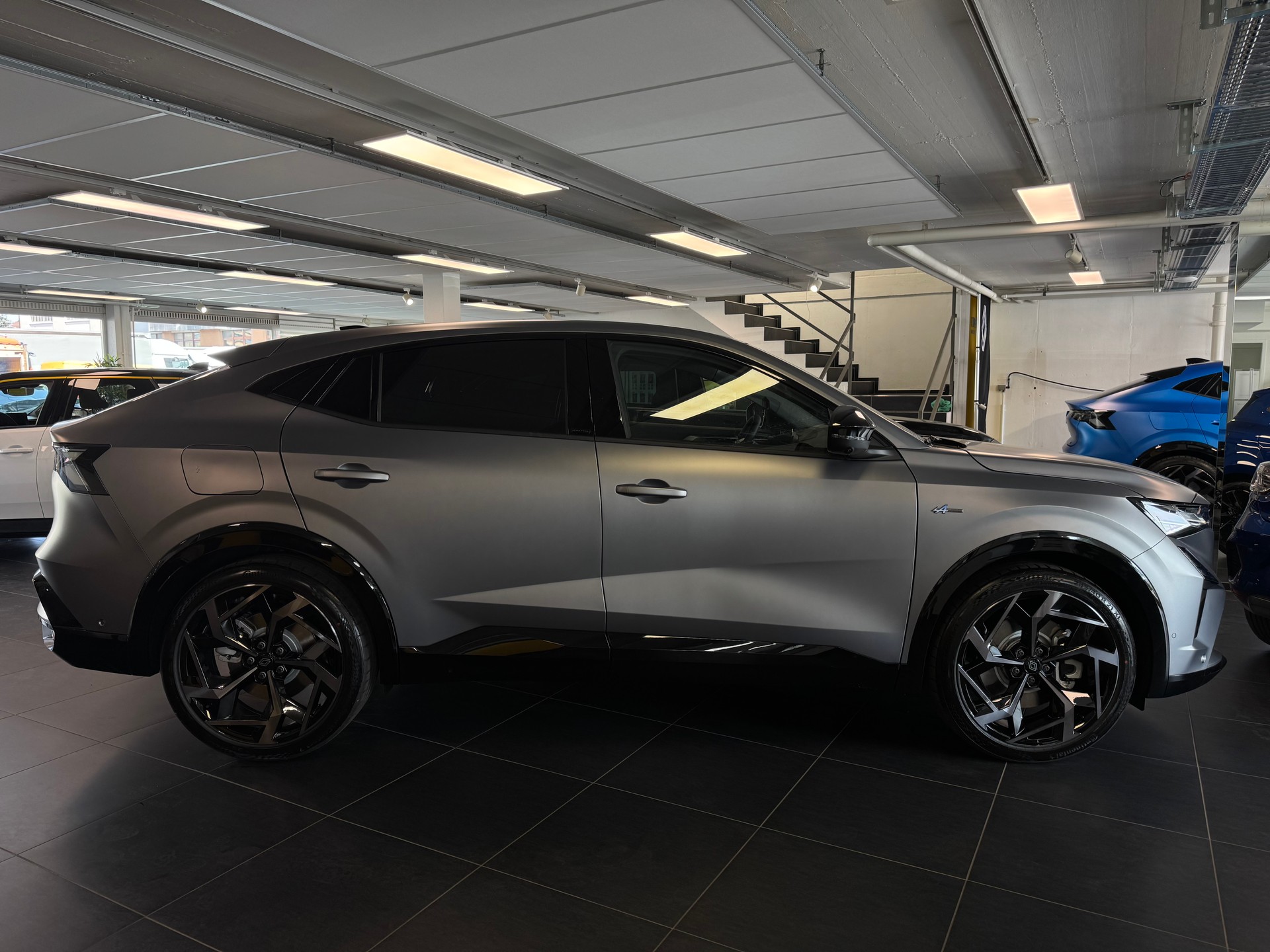 RENAULT RAFALE HYBRID E-TECH Atelier Alpine hyper hybrid E-Tech 4x4 300PS plug-in-showroom-element-3