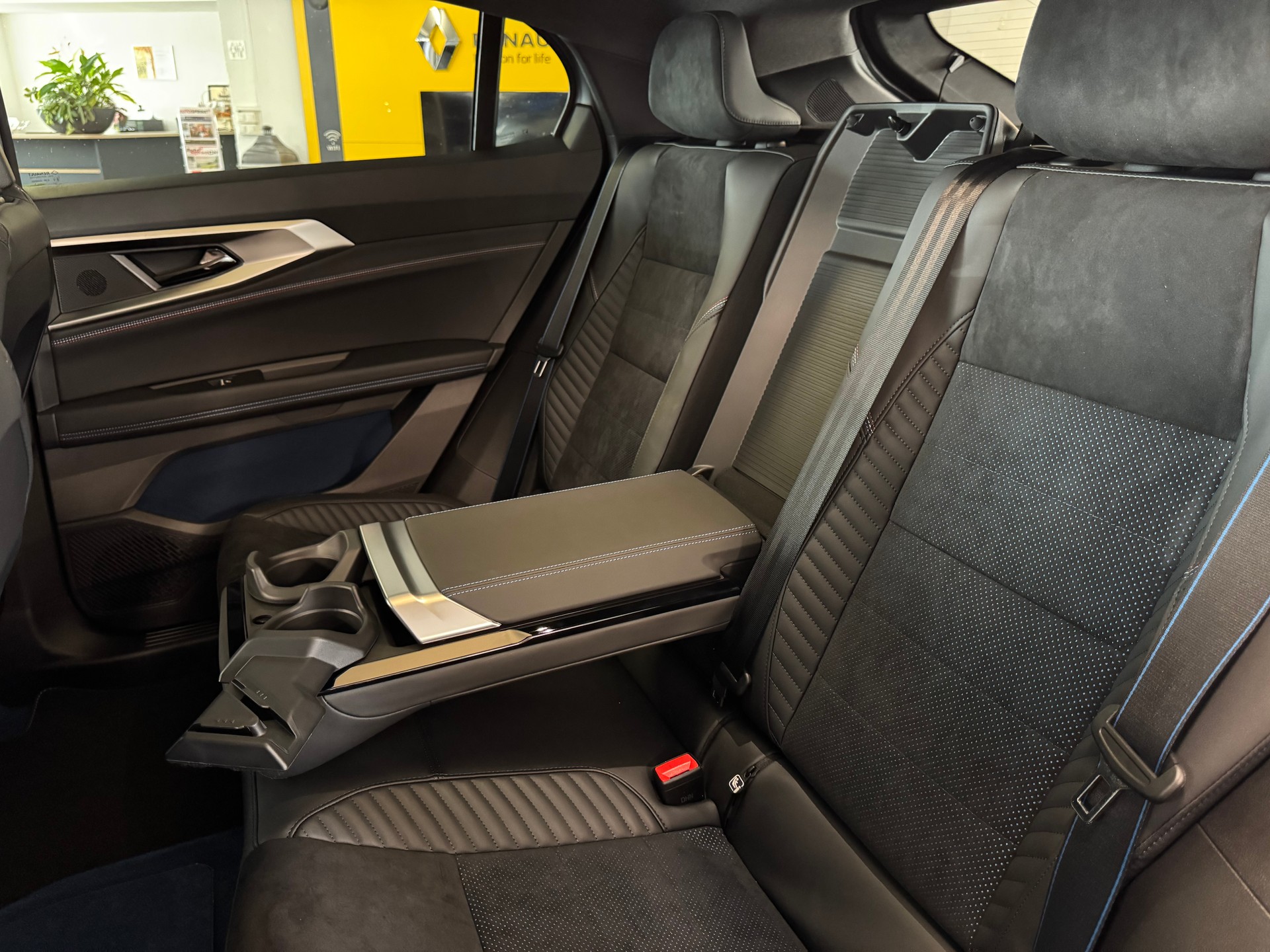 RENAULT RAFALE HYBRID E-TECH Atelier Alpine hyper hybrid E-Tech 4x4 300PS plug-in-image-25