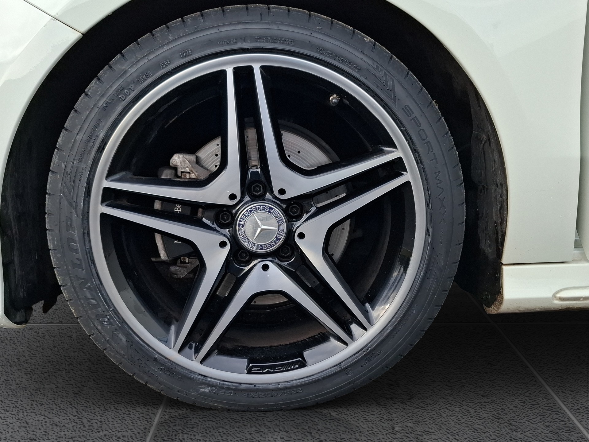 MERCEDES-BENZ A 180 AMG Line-image-14