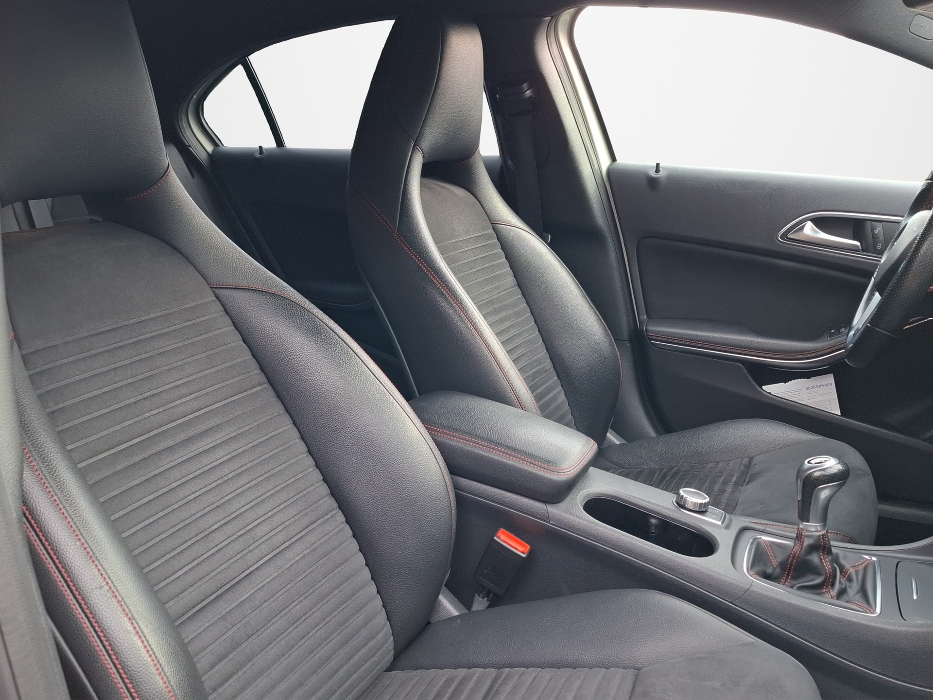 MERCEDES-BENZ A 180 AMG Line-image-11