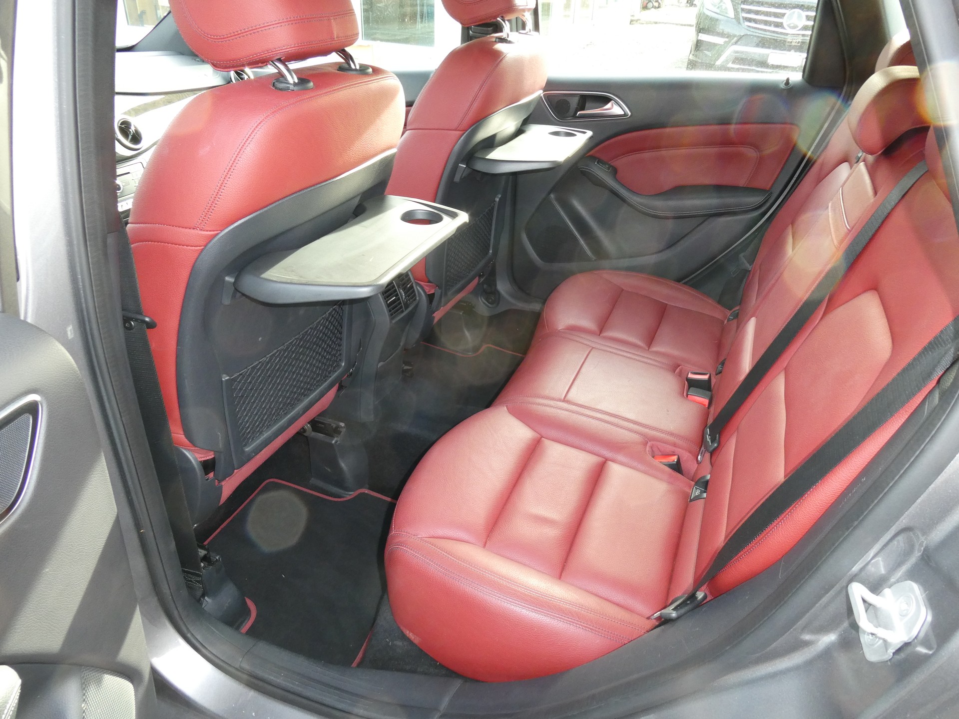 MERCEDES-BENZ B 250 AMG Line 4Matic 7G-DCT-image-6