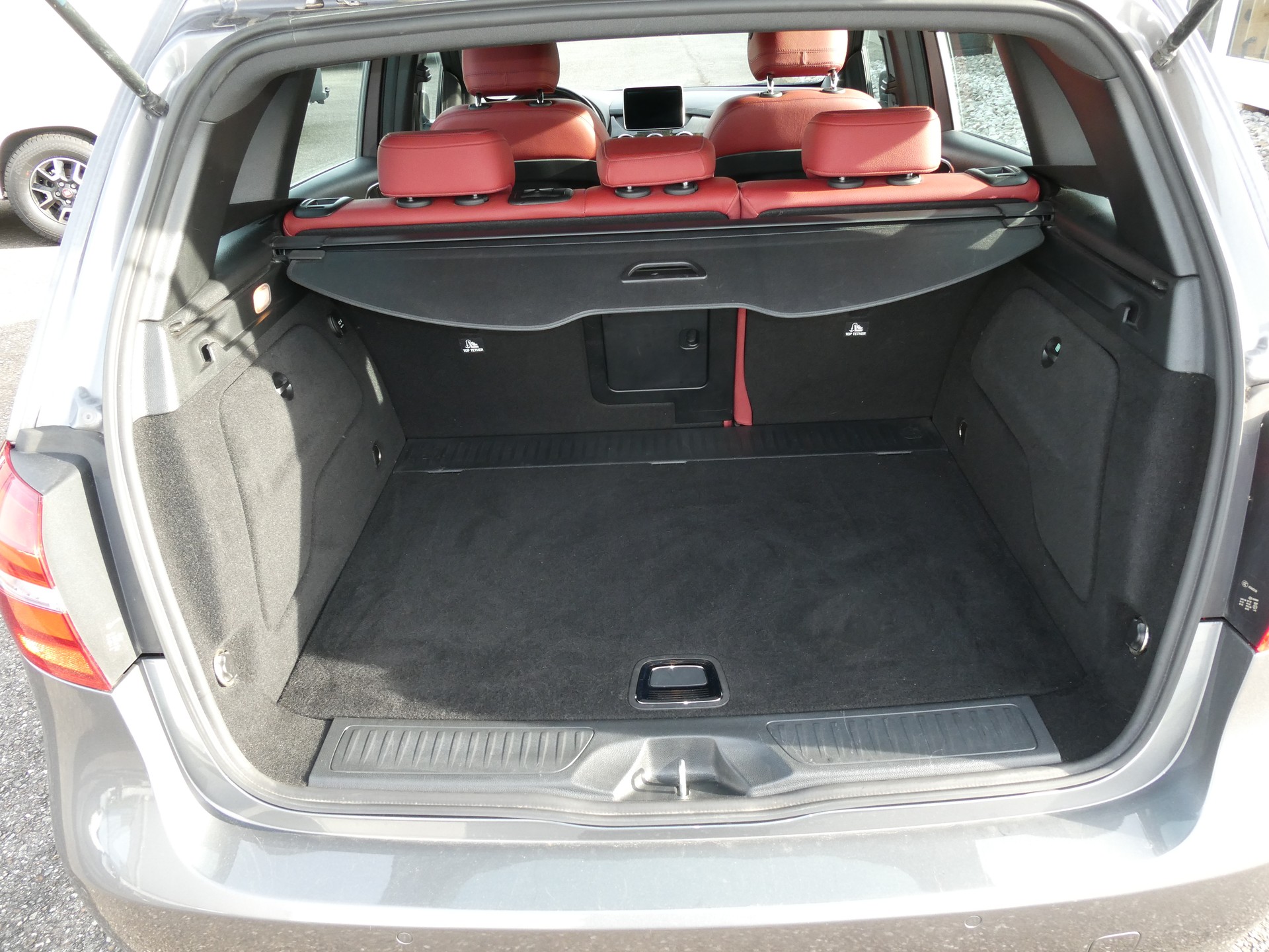 MERCEDES-BENZ B 250 AMG Line 4Matic 7G-DCT-image-3