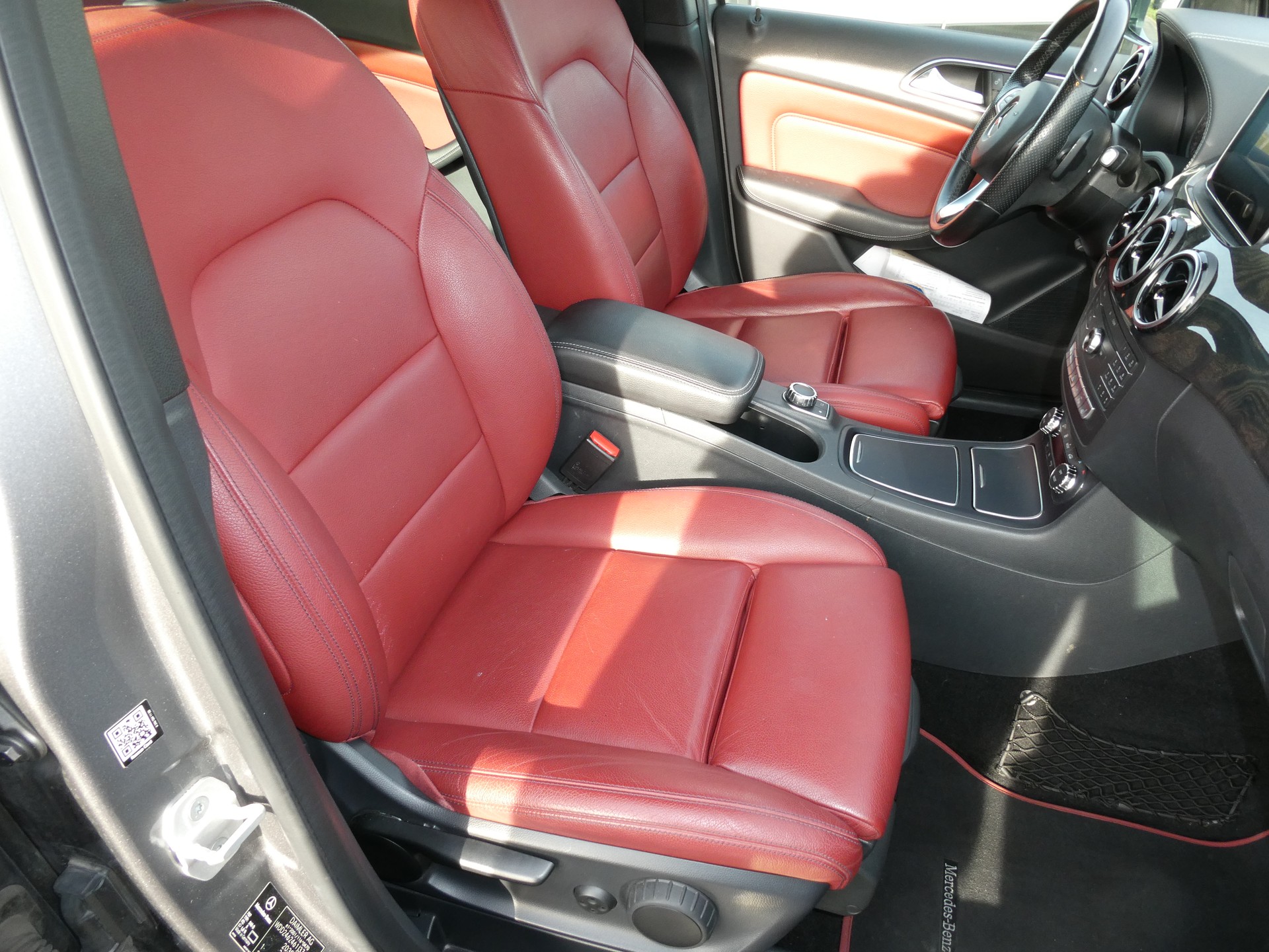 MERCEDES-BENZ B 250 AMG Line 4Matic 7G-DCT-image-5