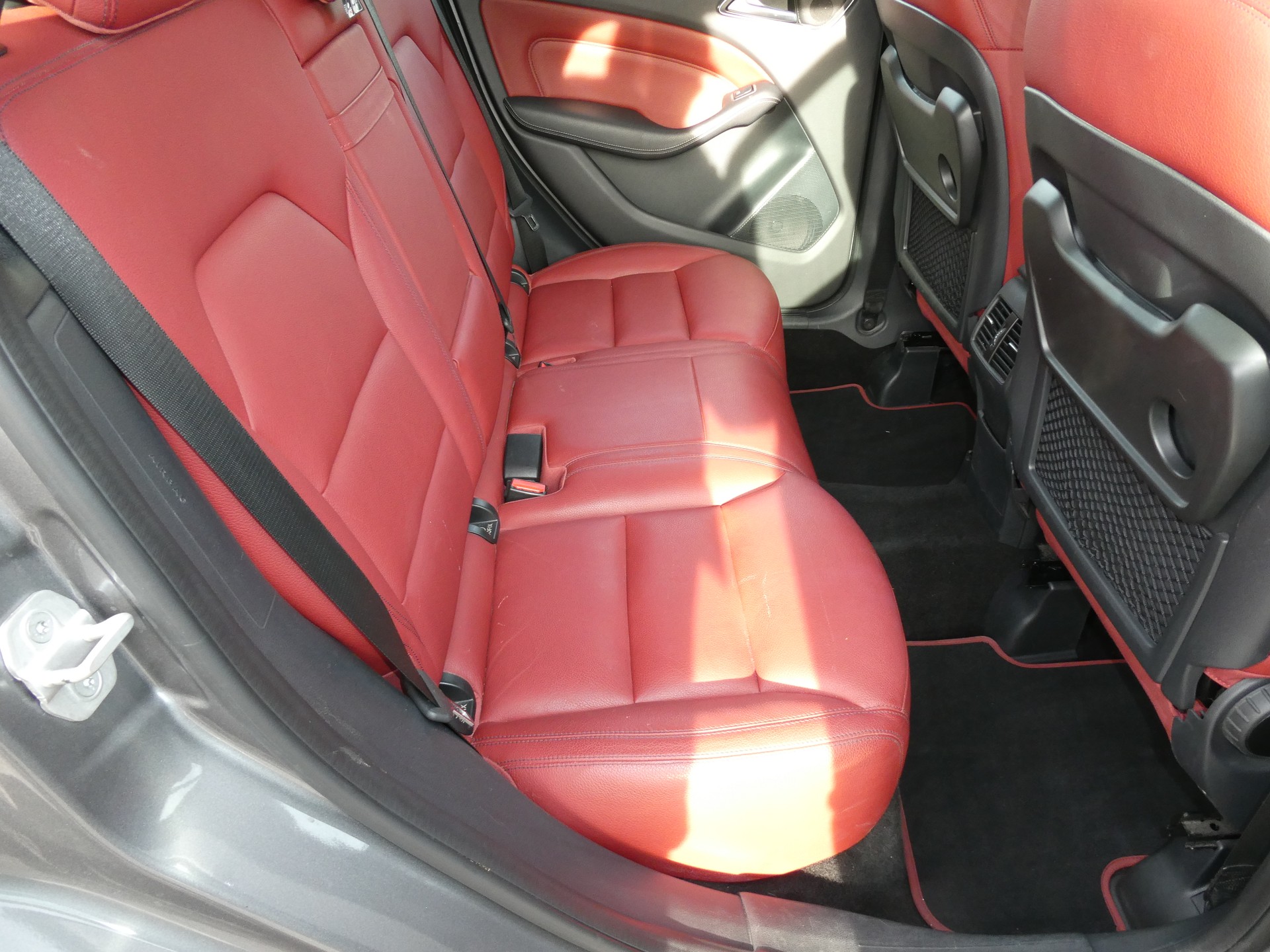 MERCEDES-BENZ B 250 AMG Line 4Matic 7G-DCT-image-4