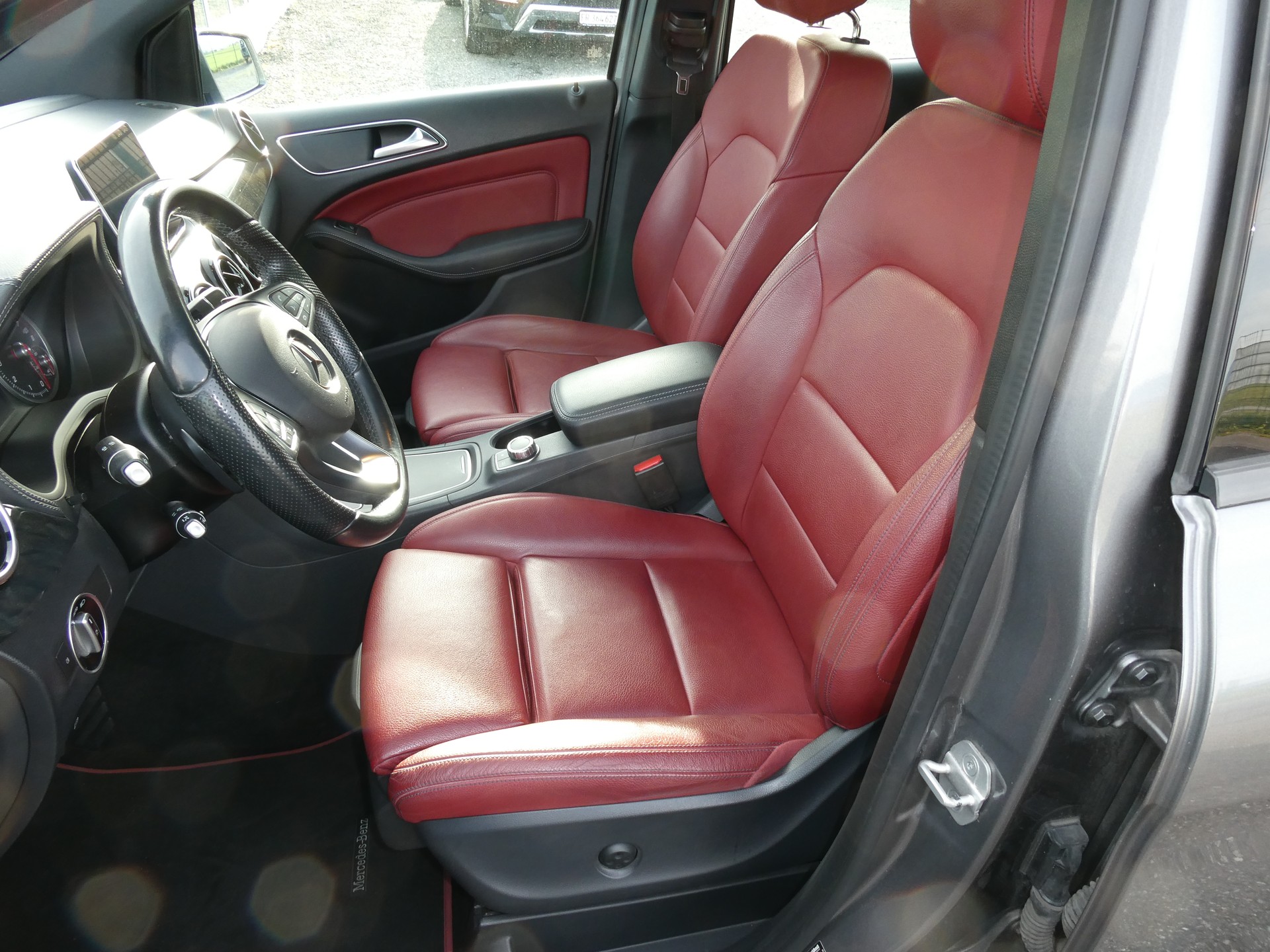 MERCEDES-BENZ B 250 AMG Line 4Matic 7G-DCT-image-7