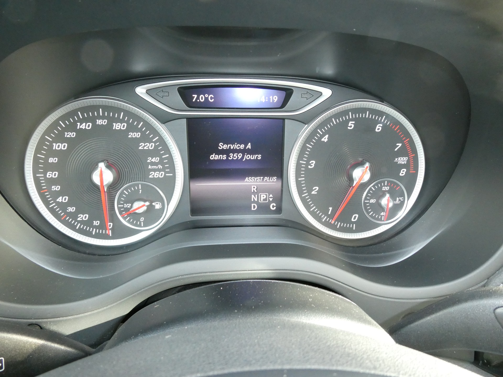 MERCEDES-BENZ B 250 AMG Line 4Matic 7G-DCT-image-14