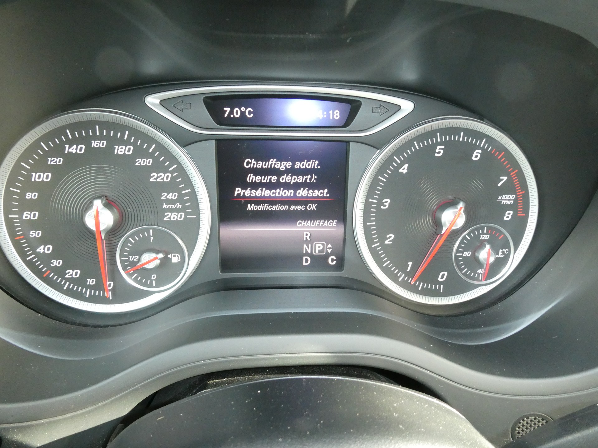 MERCEDES-BENZ B 250 AMG Line 4Matic 7G-DCT-image-13