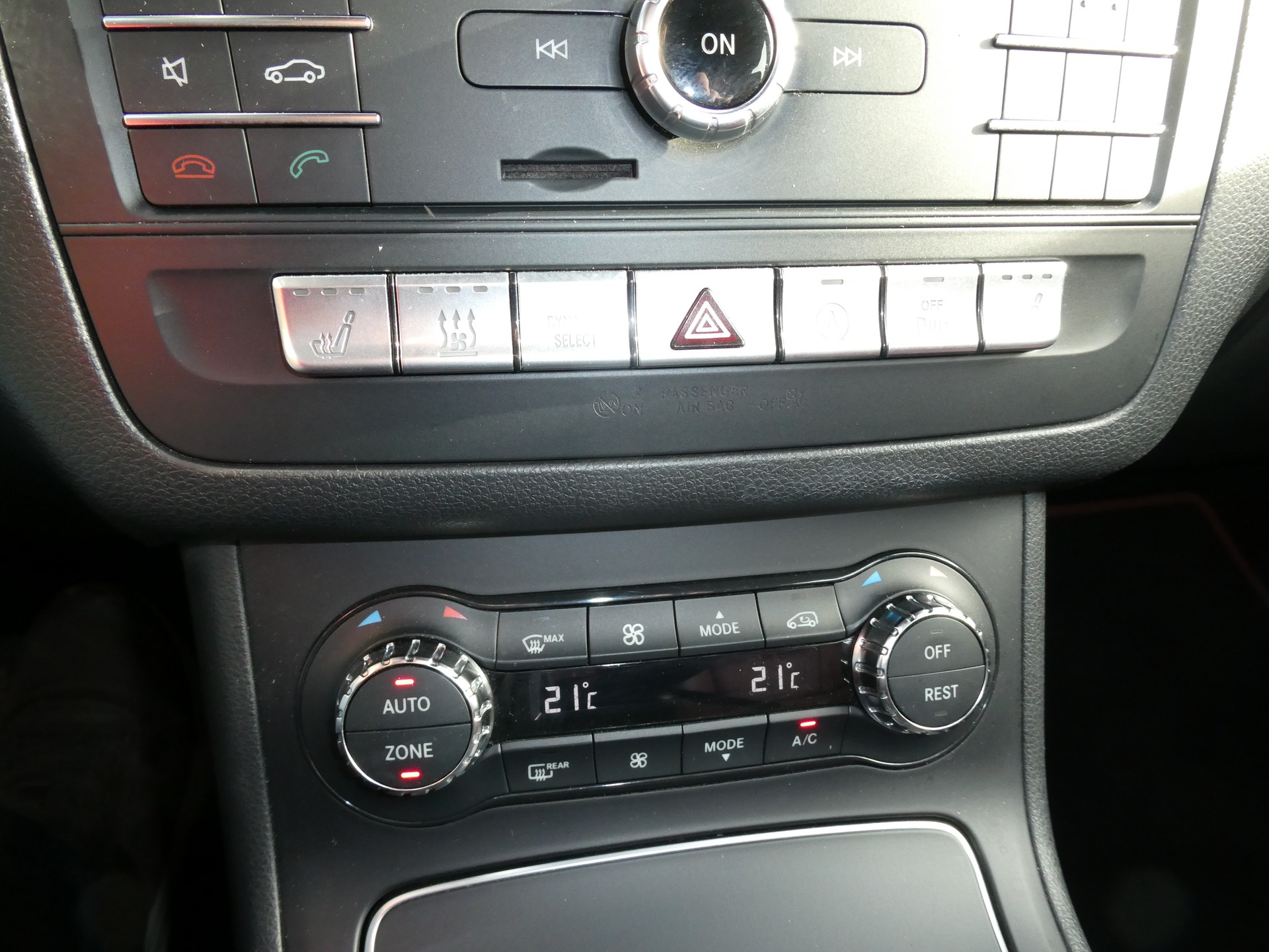 MERCEDES-BENZ B 250 AMG Line 4Matic 7G-DCT-image-15