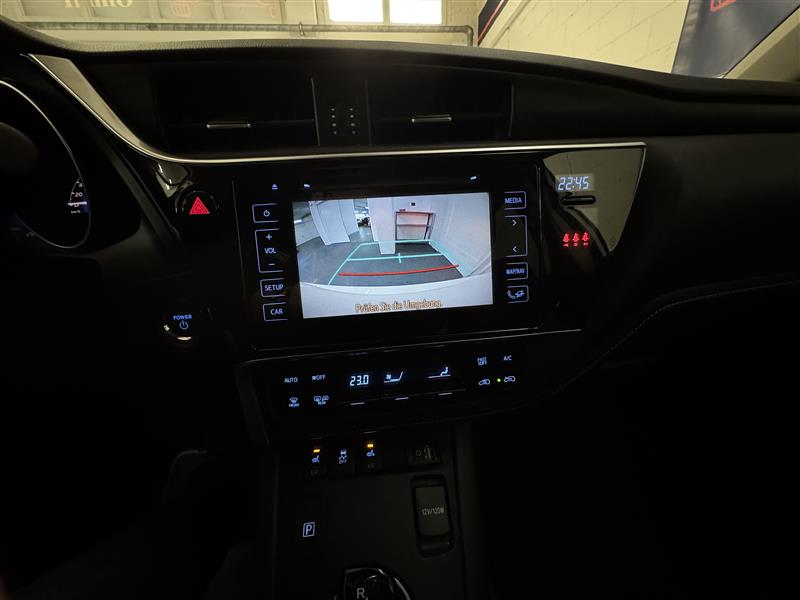 TOYOTA Auris 1.8 HSD Comfort e-CVT-image-8