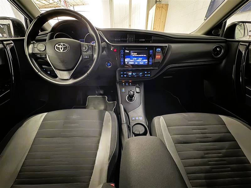 TOYOTA Auris 1.8 HSD Comfort e-CVT-image-6