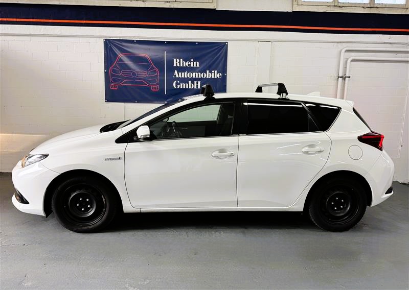 TOYOTA Auris 1.8 HSD Comfort e-CVT-image-2