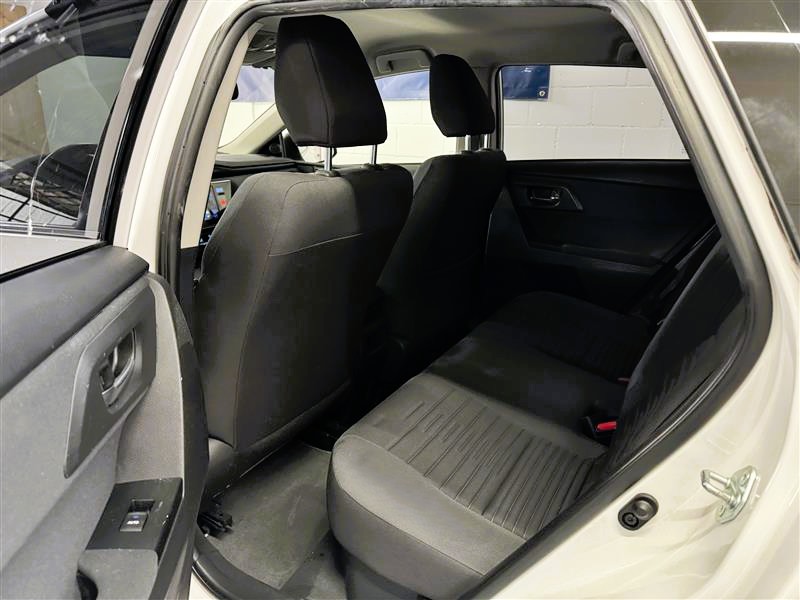 TOYOTA Auris 1.8 HSD Comfort e-CVT-image-9