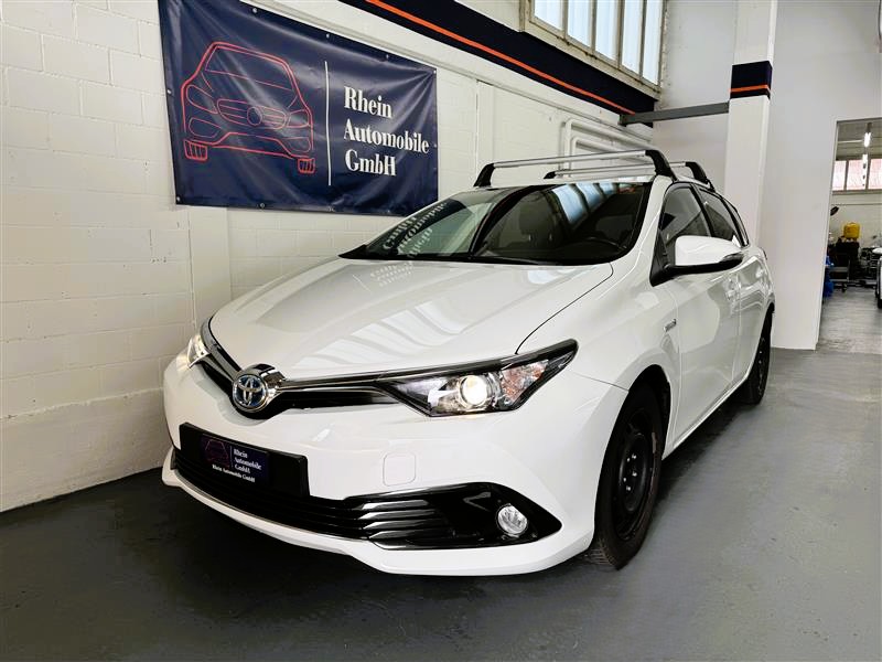 TOYOTA Auris 1.8 HSD Comfort e-CVT