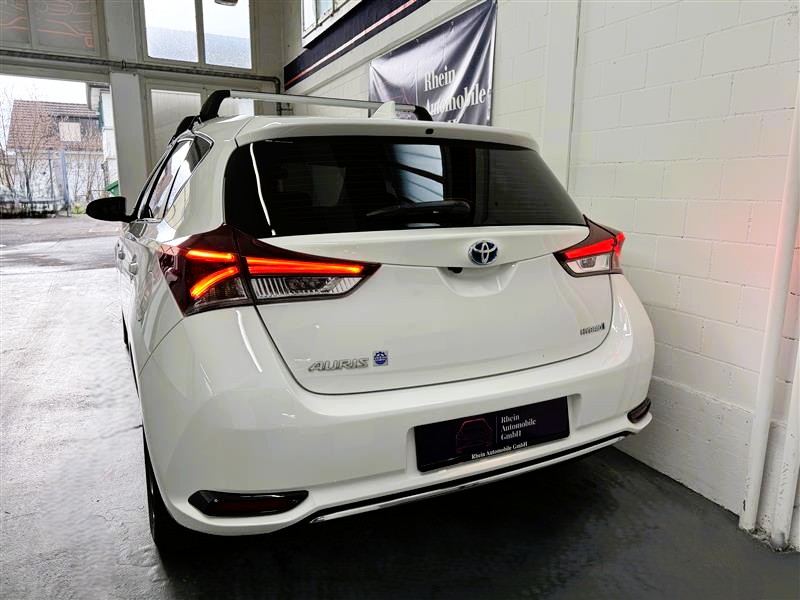 TOYOTA Auris 1.8 HSD Comfort e-CVT-image-3