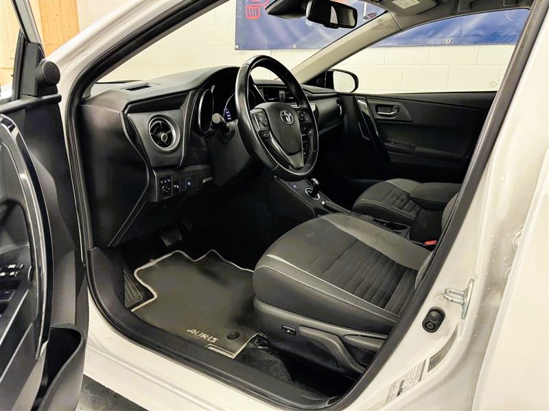 TOYOTA Auris 1.8 HSD Comfort e-CVT-image-4