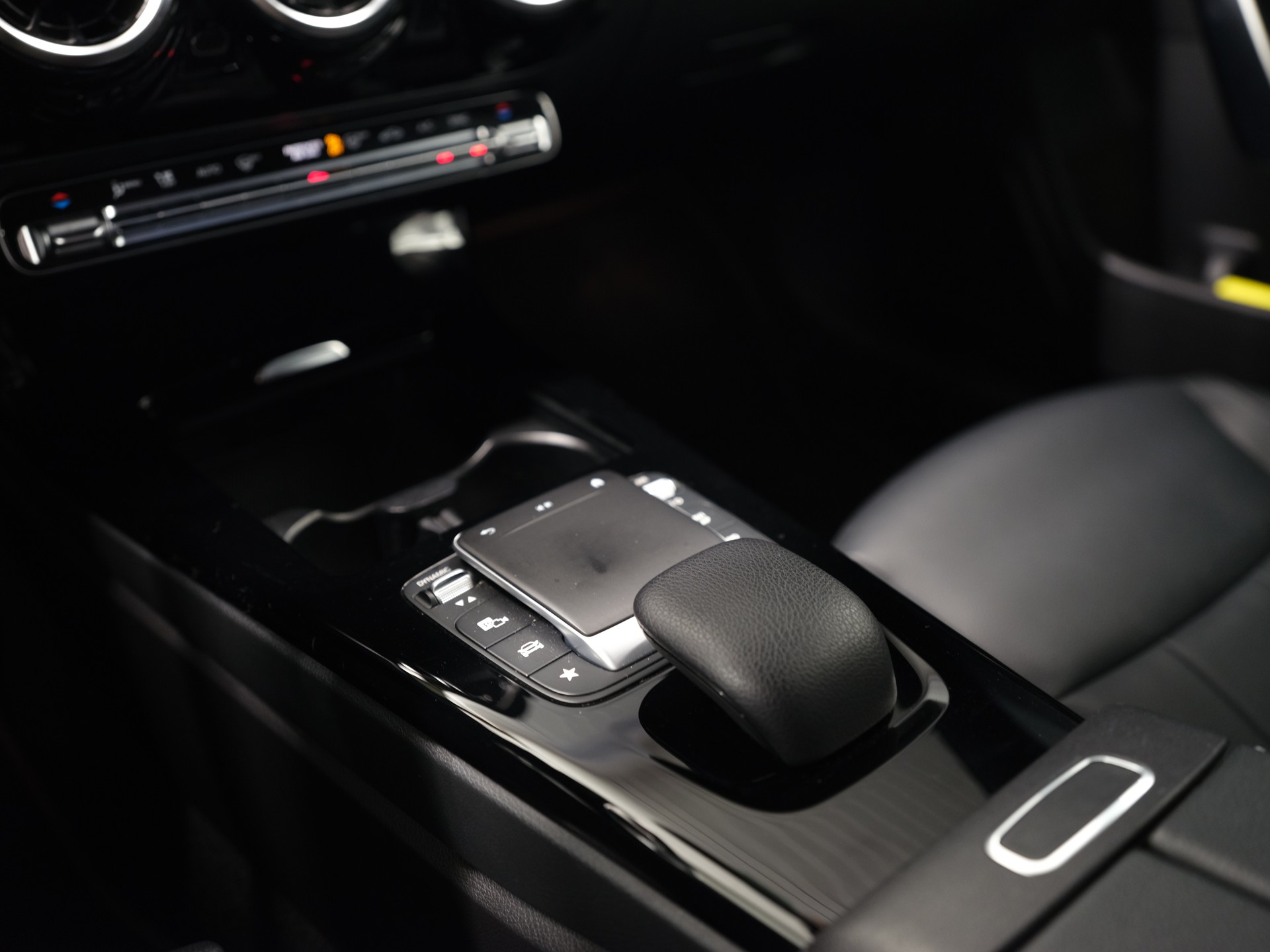 MERCEDES-BENZ CLA Shooting Brake 180 7G-DCT Progressive *Advantage Paket* *Park Paket*-image-22