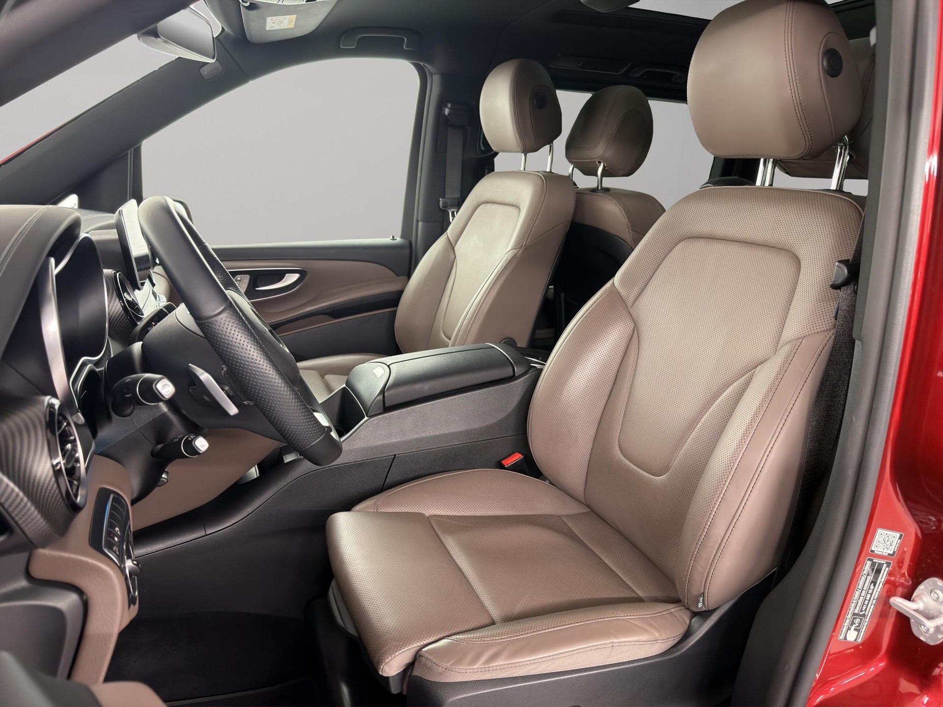 MERCEDES-BENZ V 300 d Swiss Ed. lang Van-image-5